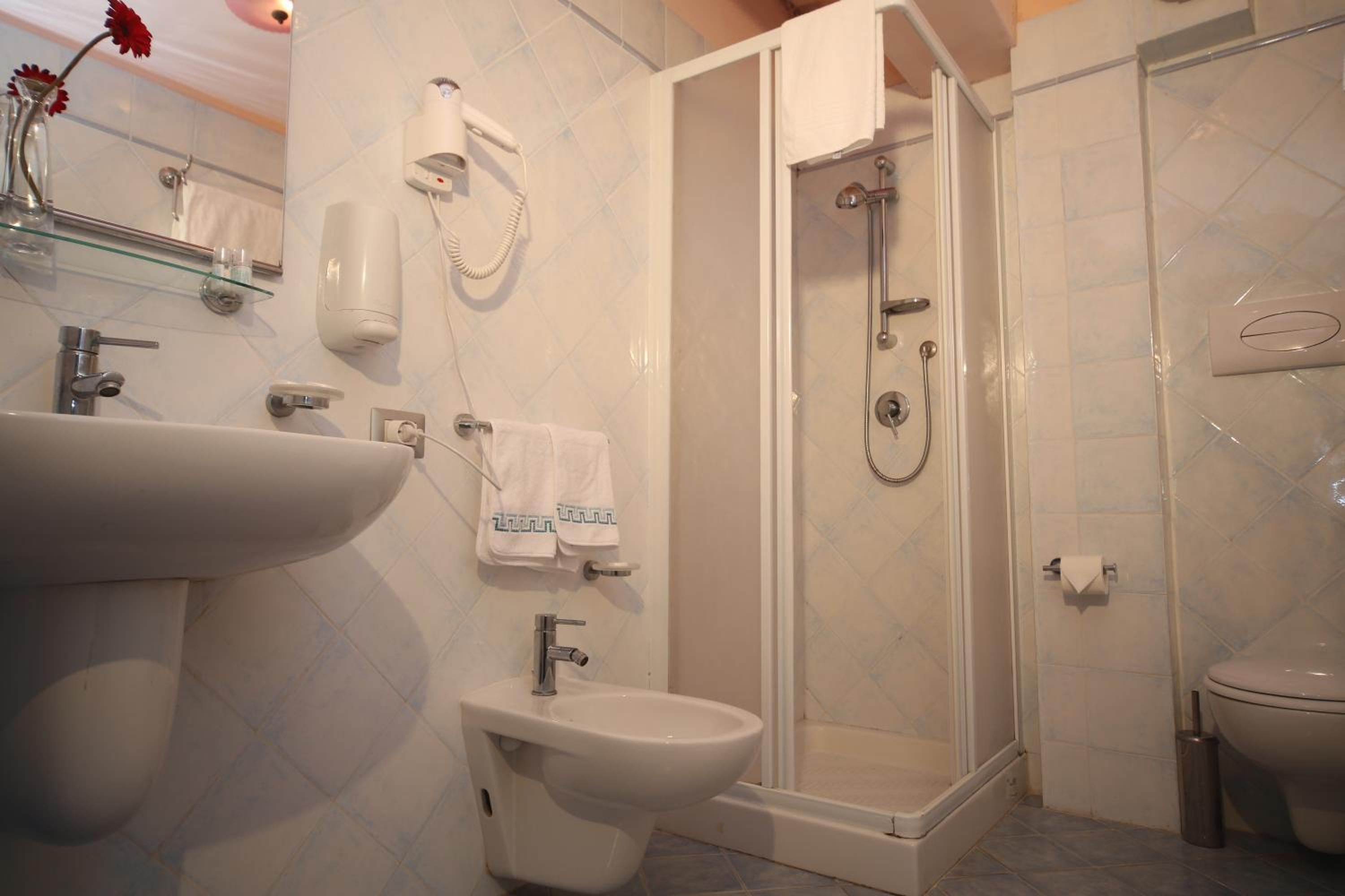 Basic Double or Twin Room photo 3