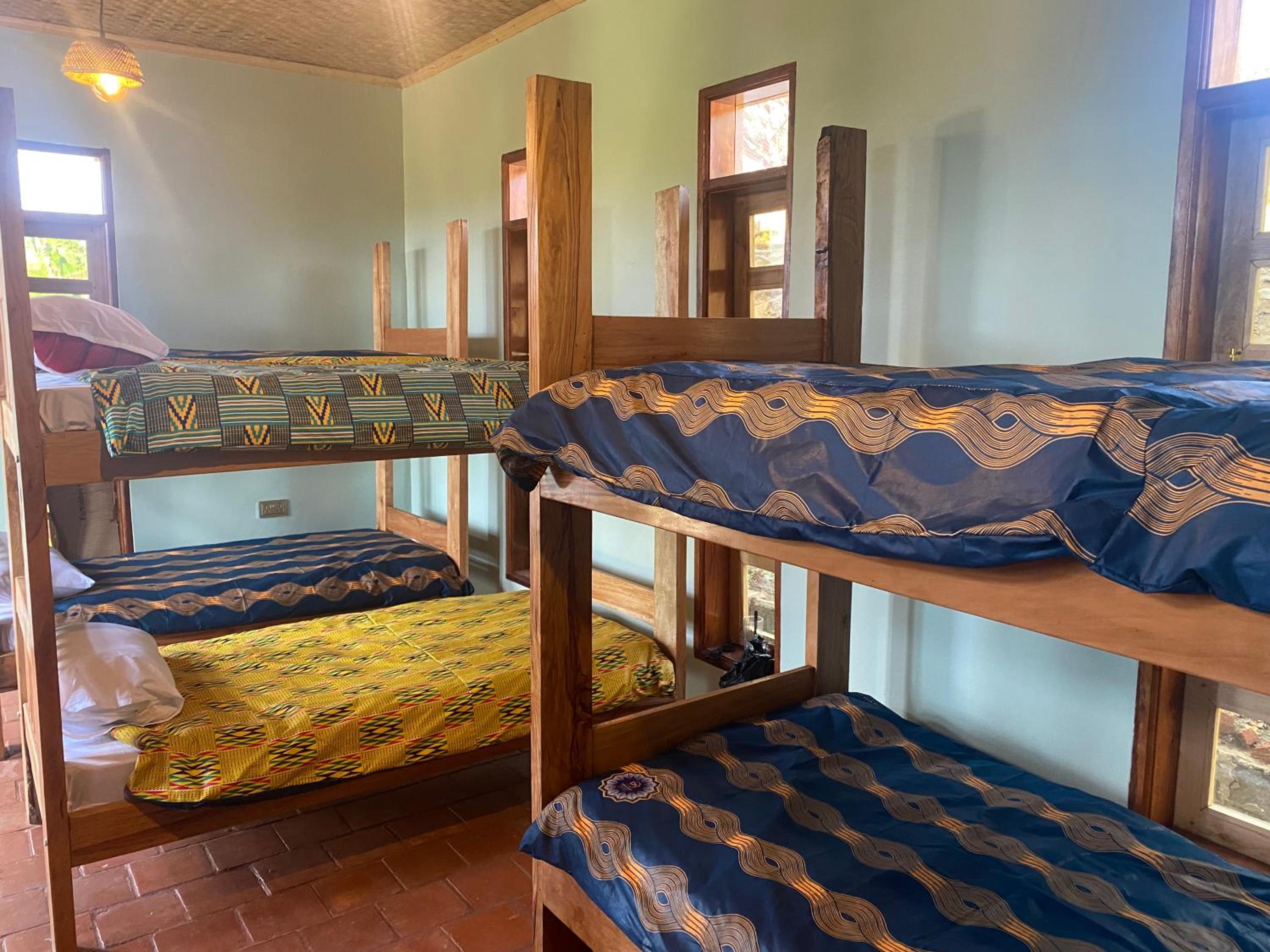 10-Bed Mixed Dormitory Room photo 3