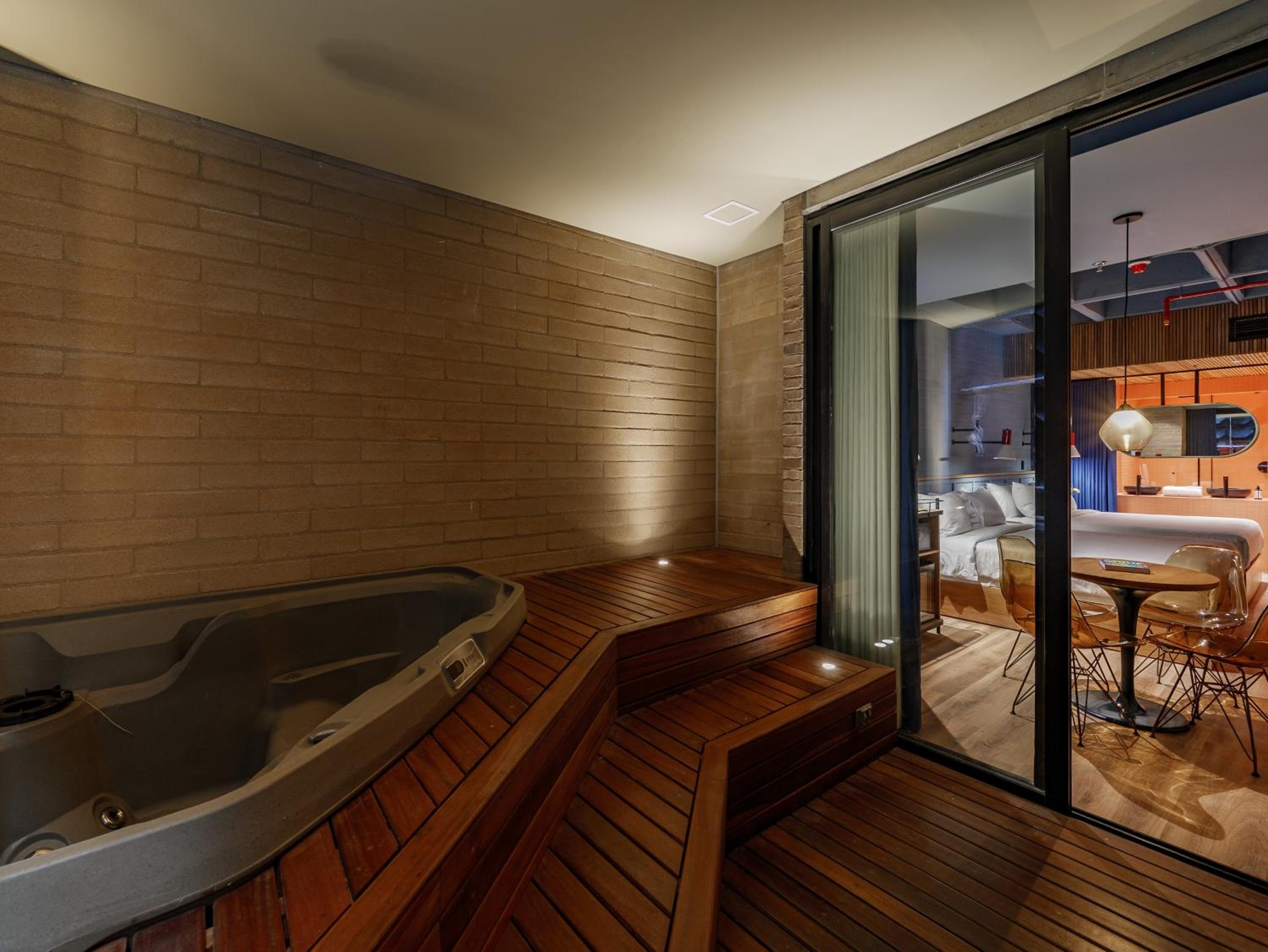 Double Suite with Jacuzzi - 2 Queen Beds