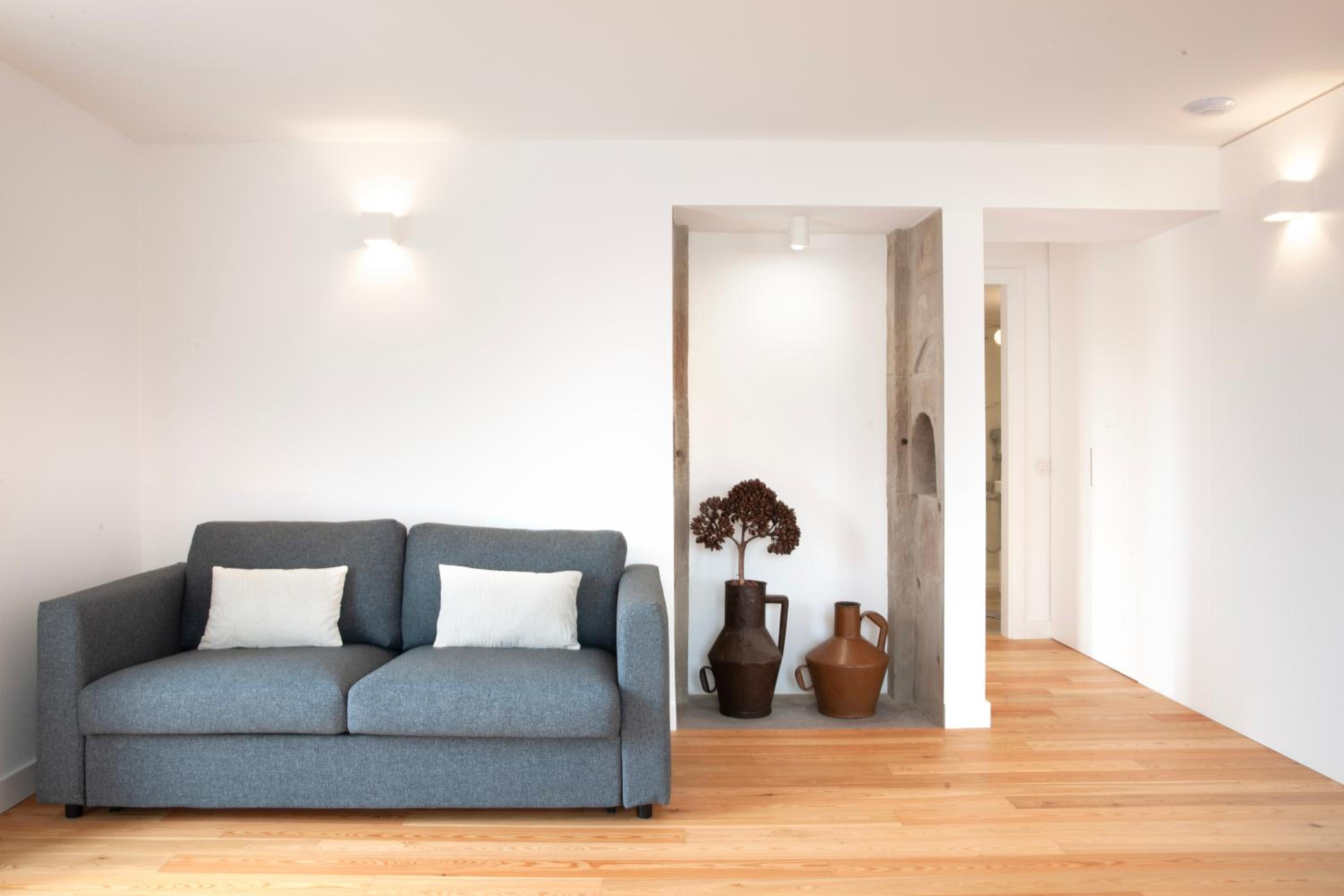 Apartment with Balcony photo 2