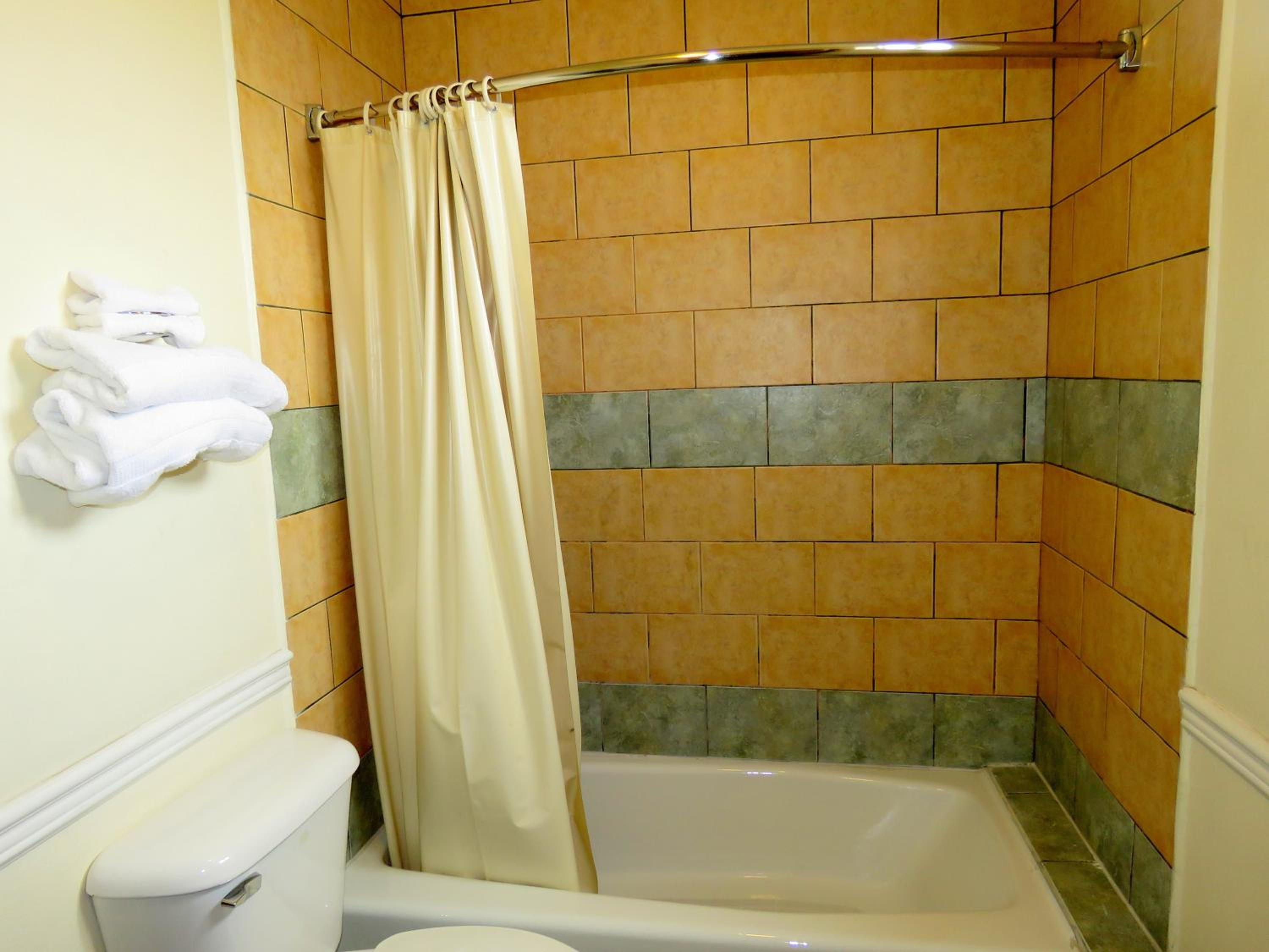 Queen Room - Photo 8
