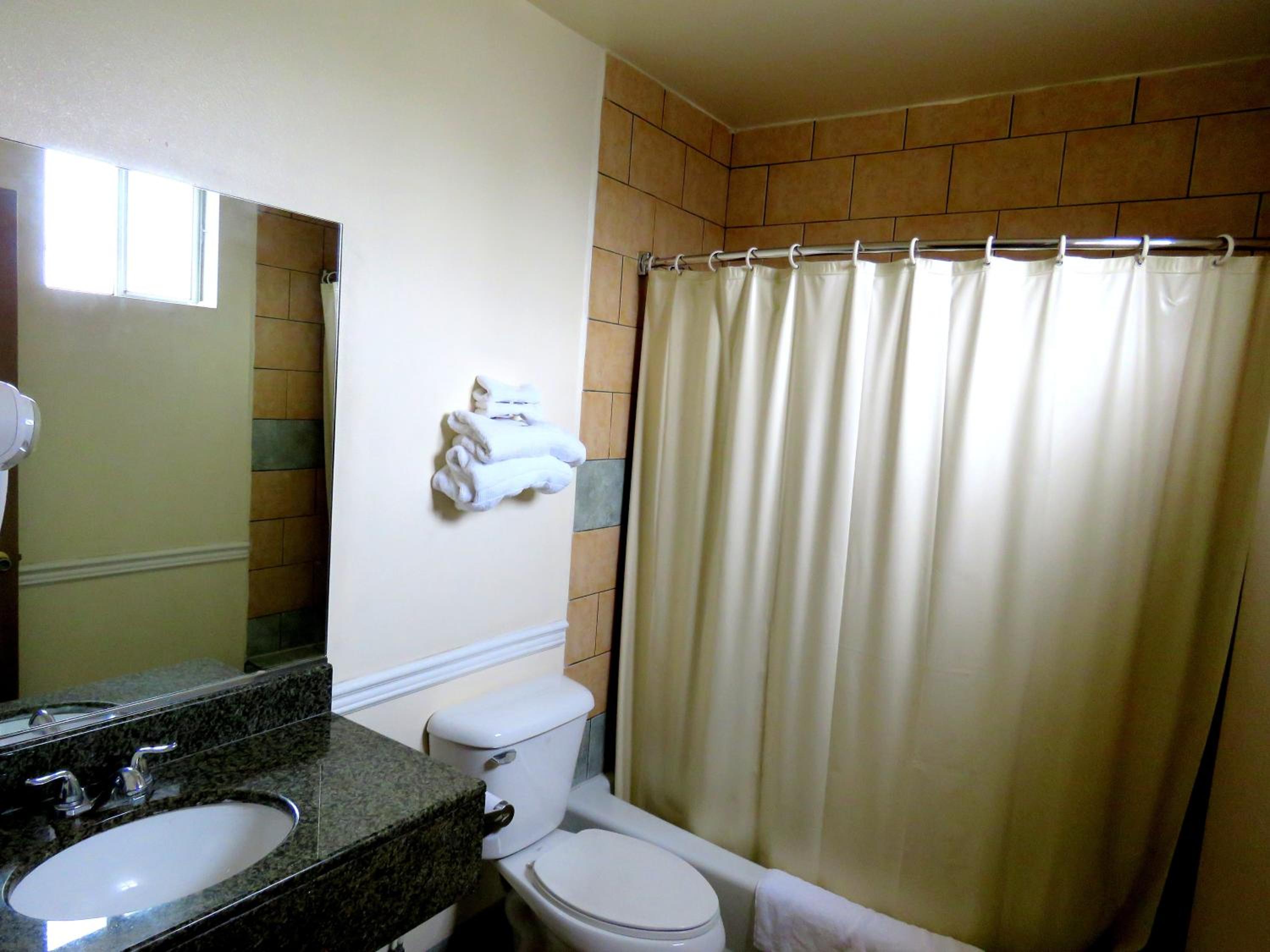 Queen Room - Photo 5