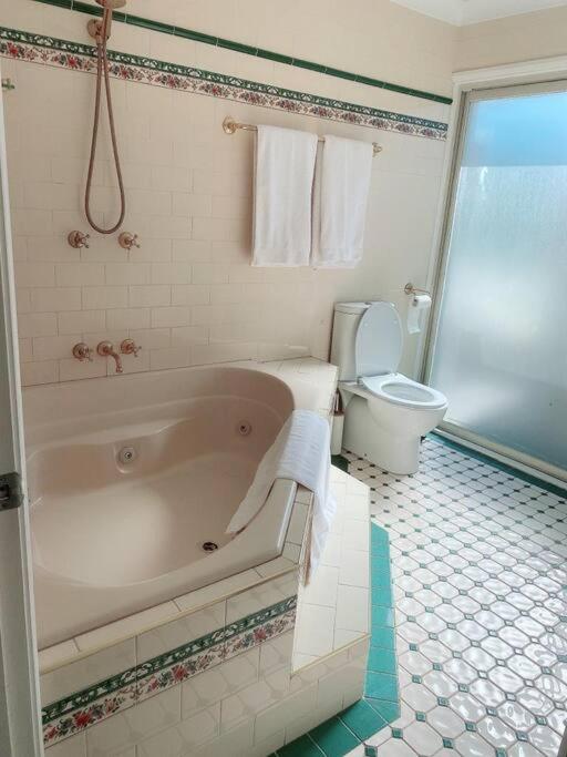 Four-Bedroom House photo 2