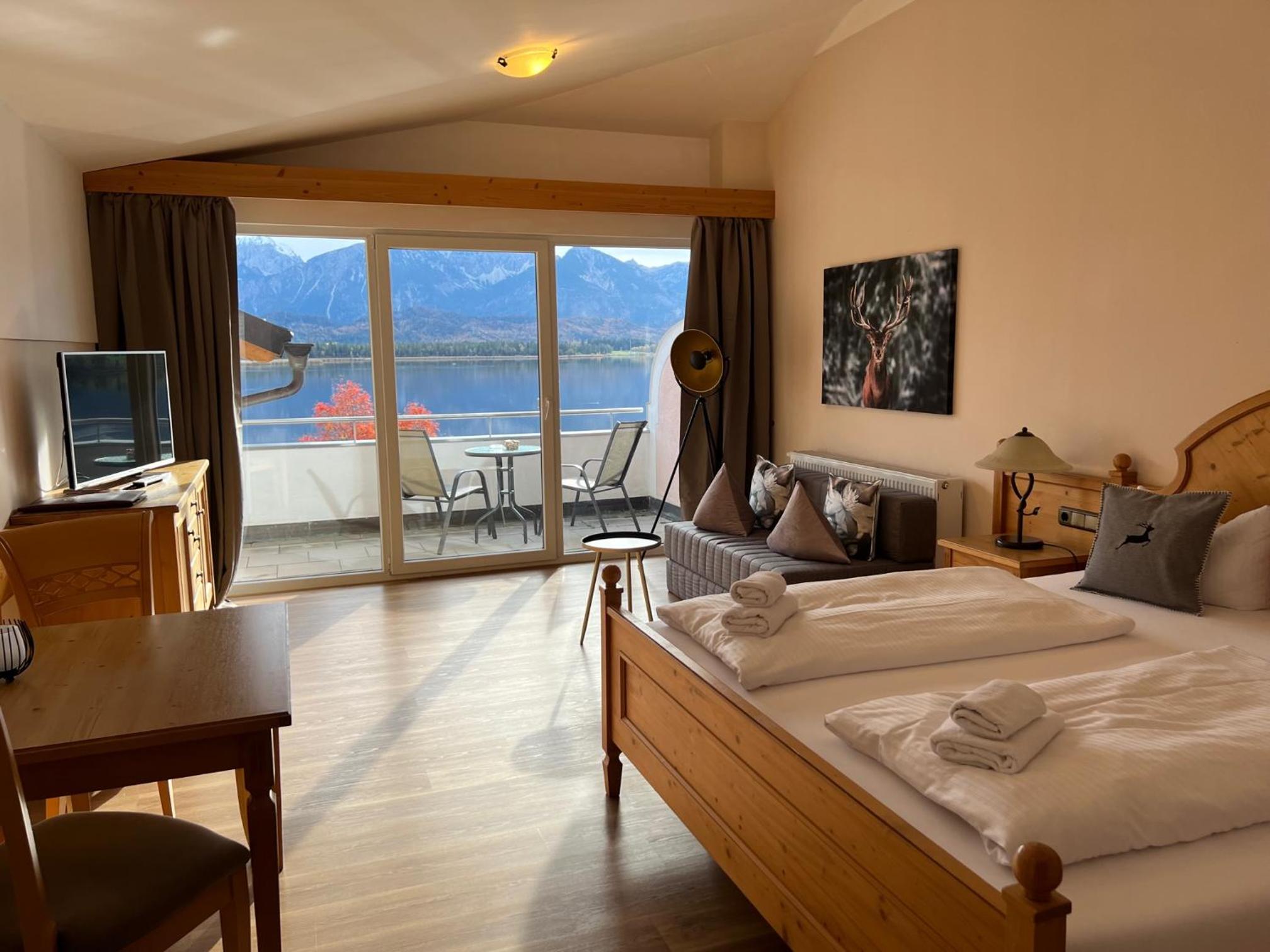 Comfort Double Room with Lake View - Photo 16