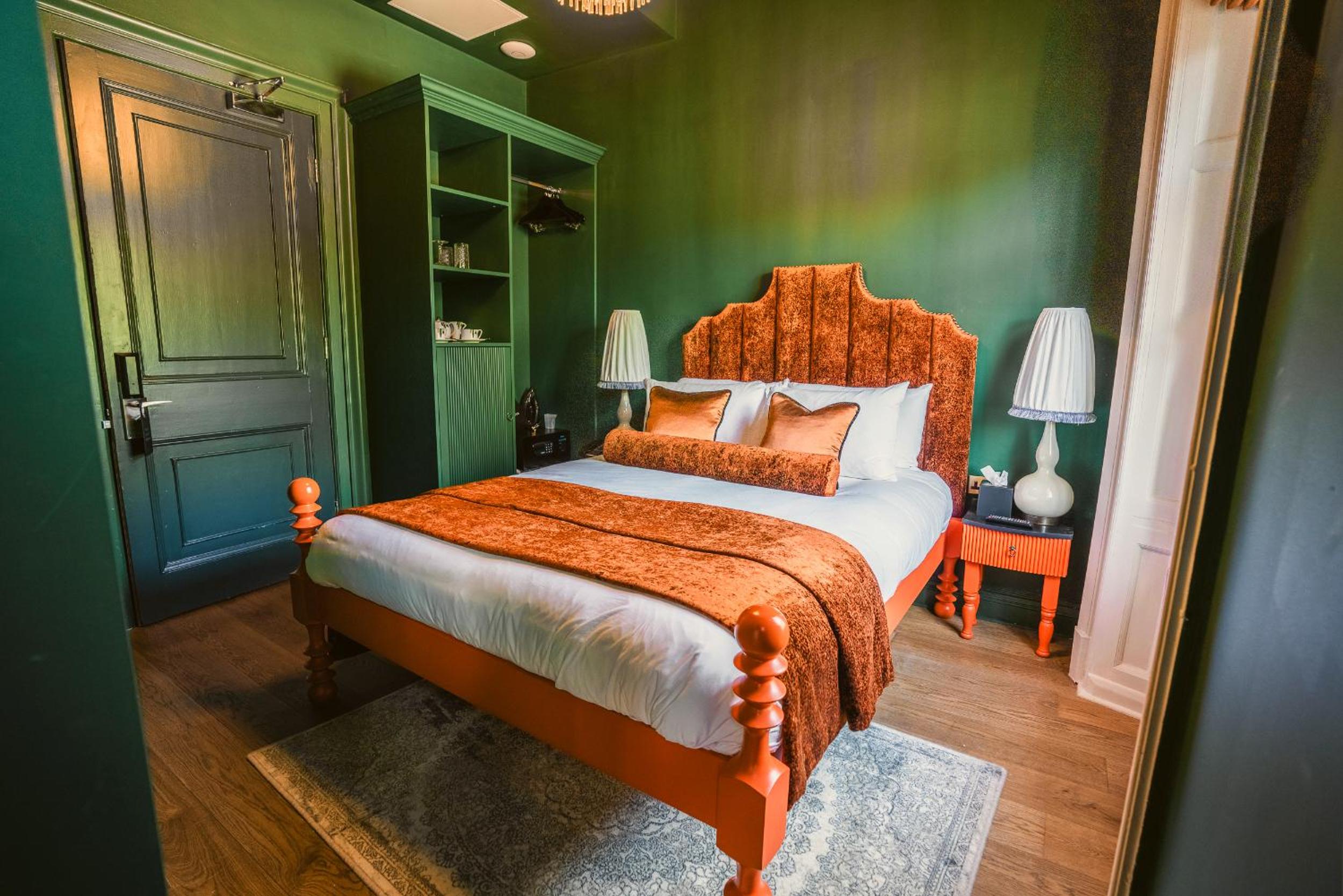 Deluxe King Room - Photo 2