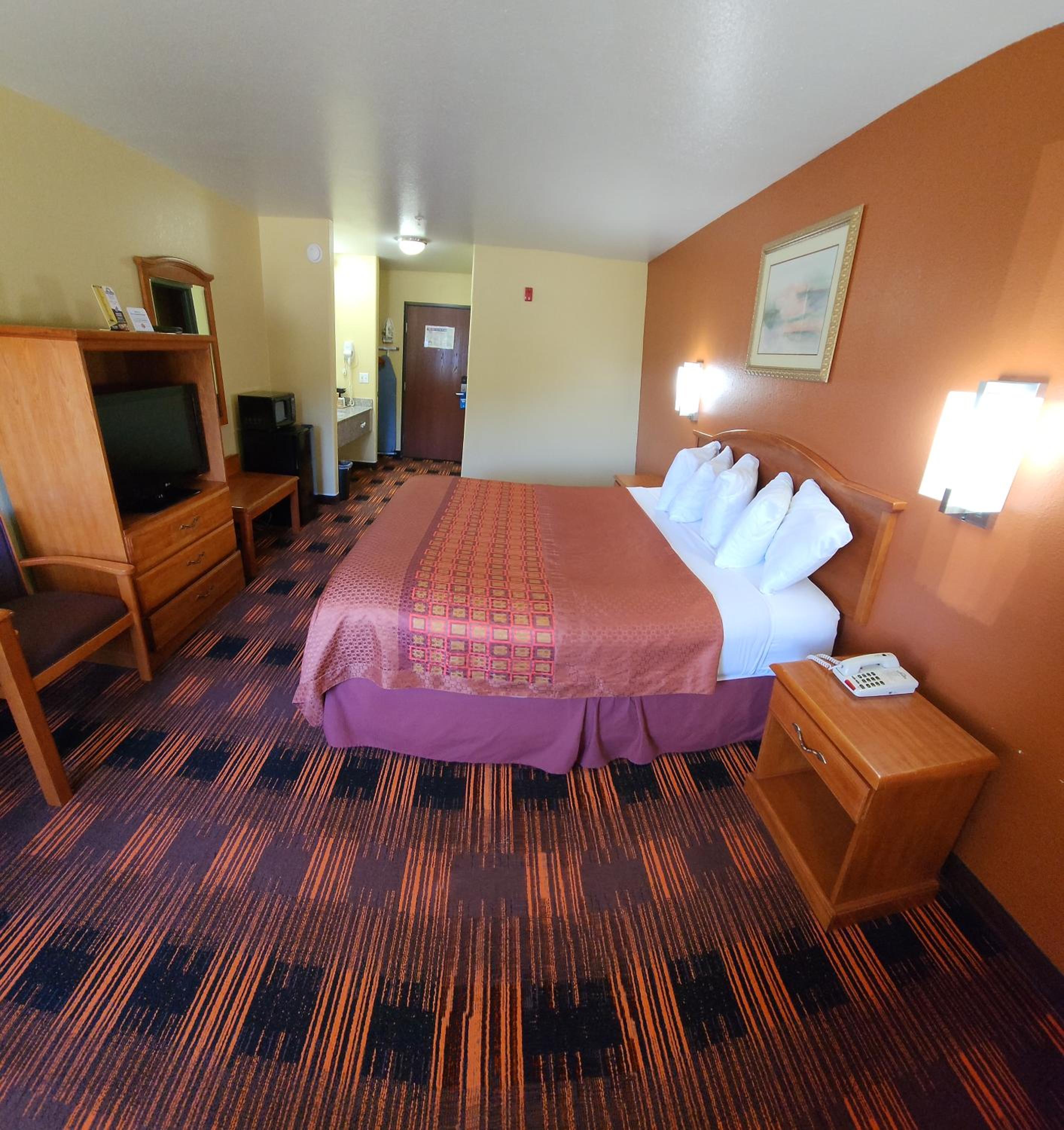 King Room - Non-Smoking - Photo 3