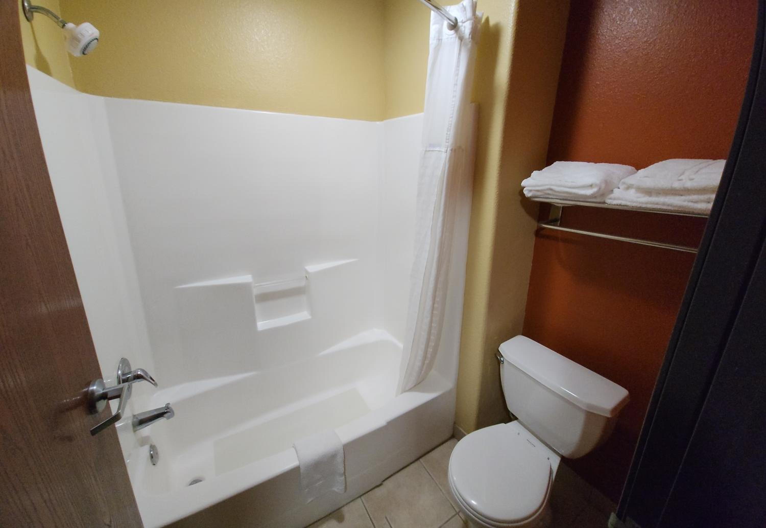 King Room - Non-Smoking - Photo 6