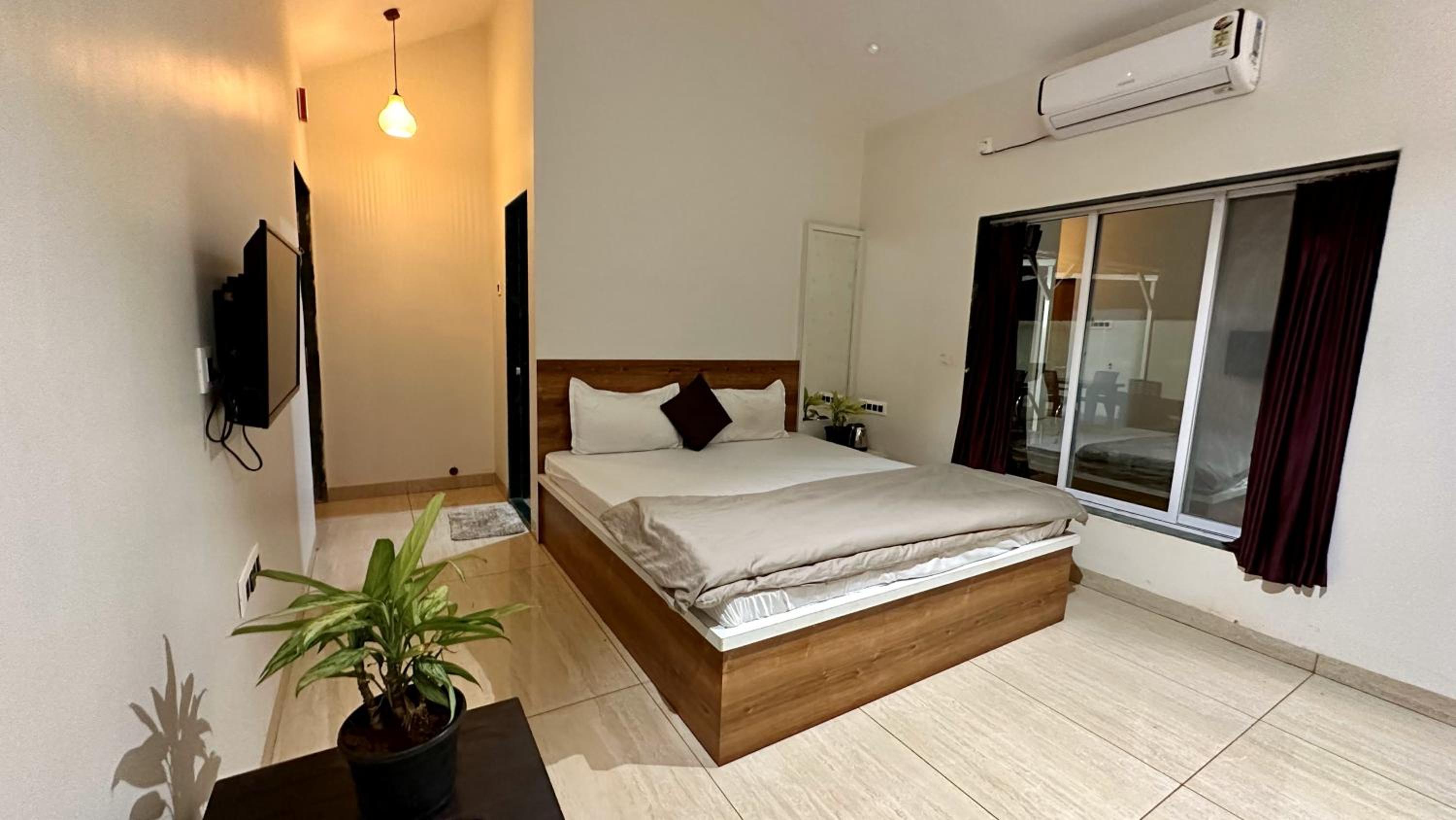 King Room With Pool View photo 2
