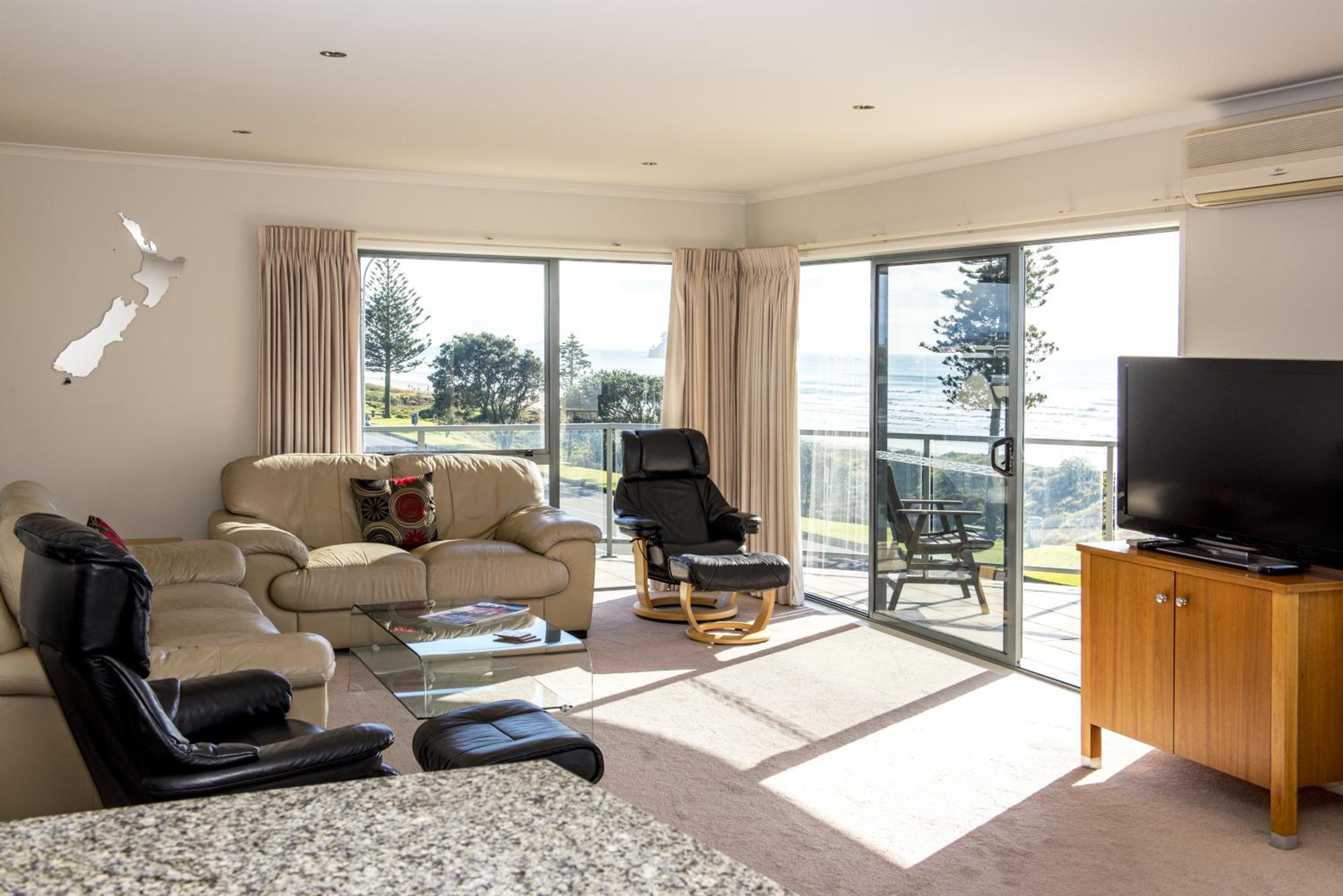 Three-Bedroom Apartment with Sea View photo 2