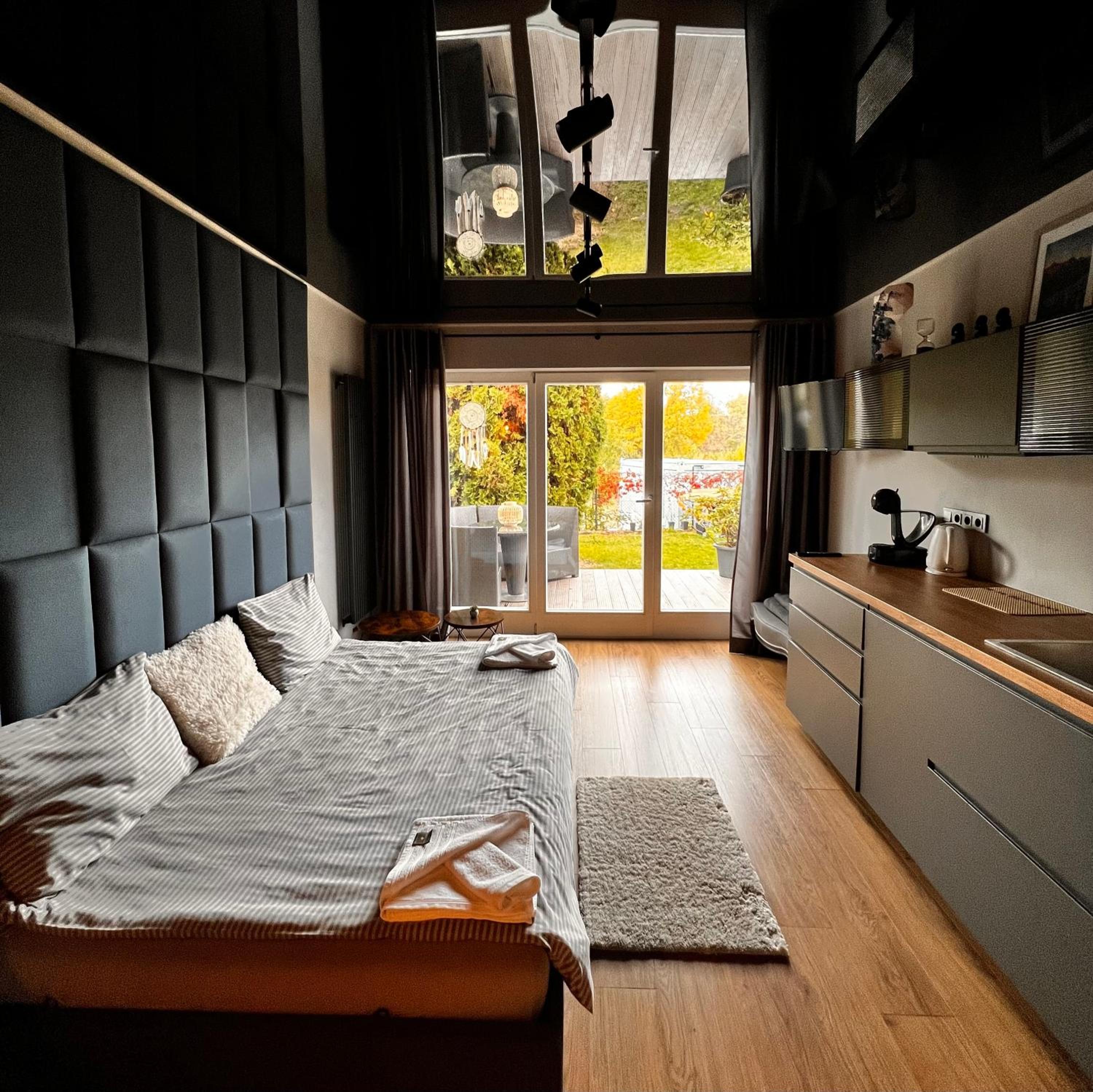 One-Bedroom Apartment photo 1