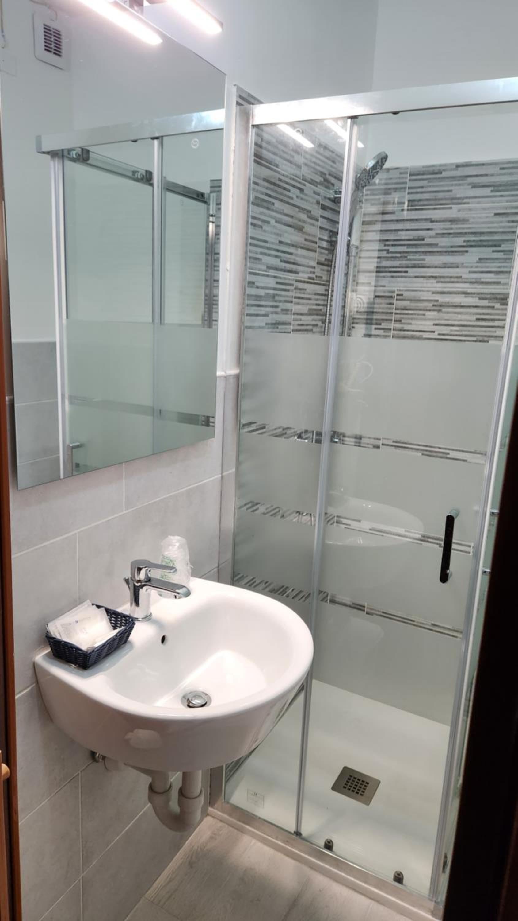 Double Room - Photo 13