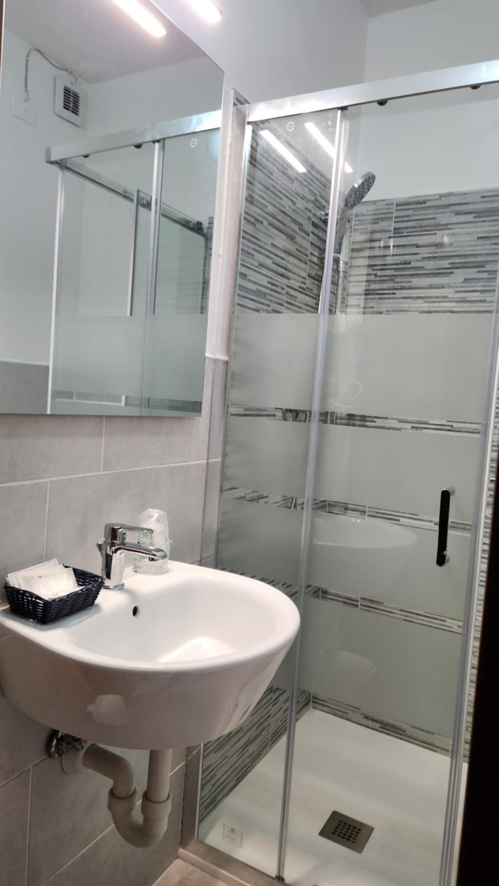 Double Room - Photo 14
