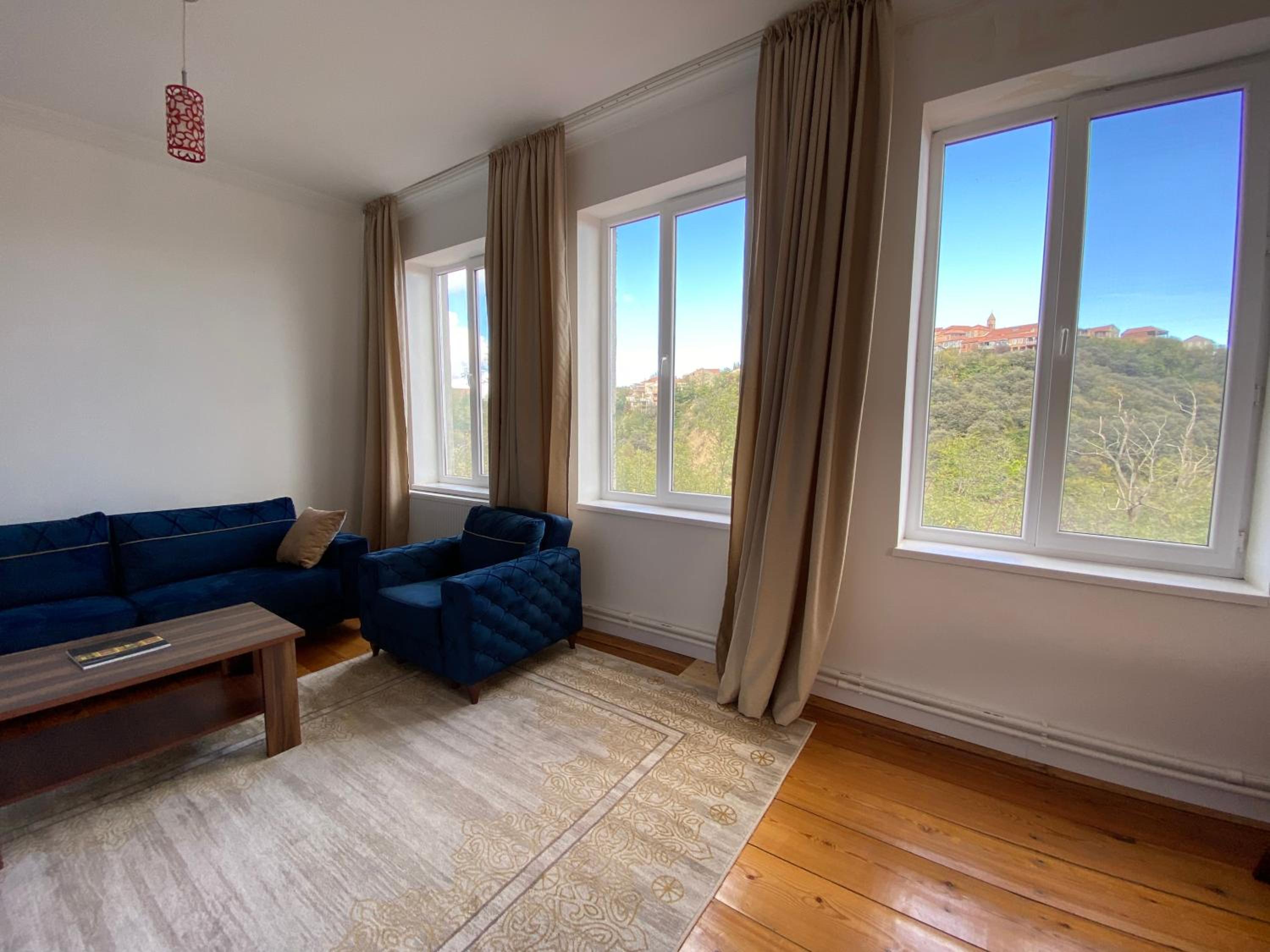 One-Bedroom Apartment - Photo 3
