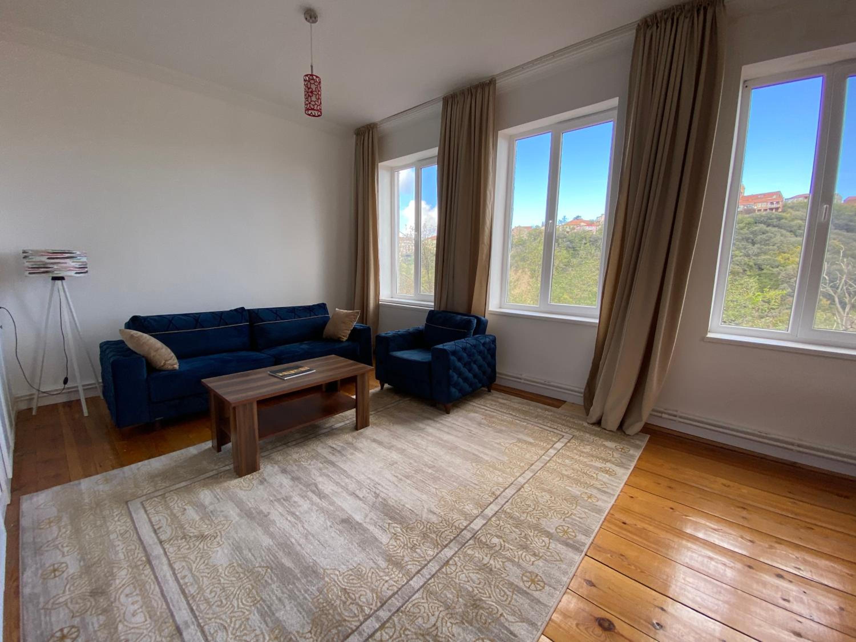 One-Bedroom Apartment - Photo 2