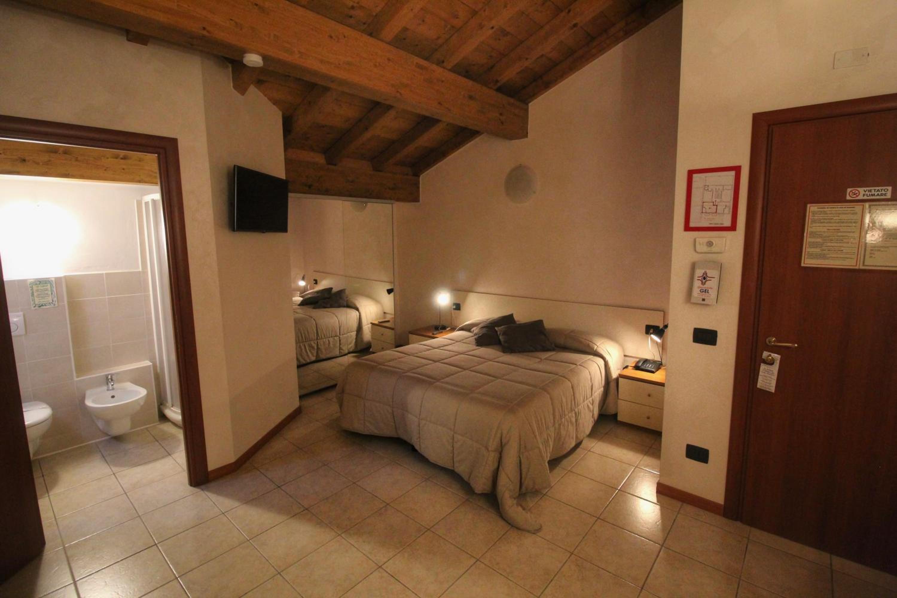 Superior Double Room - Photo 2