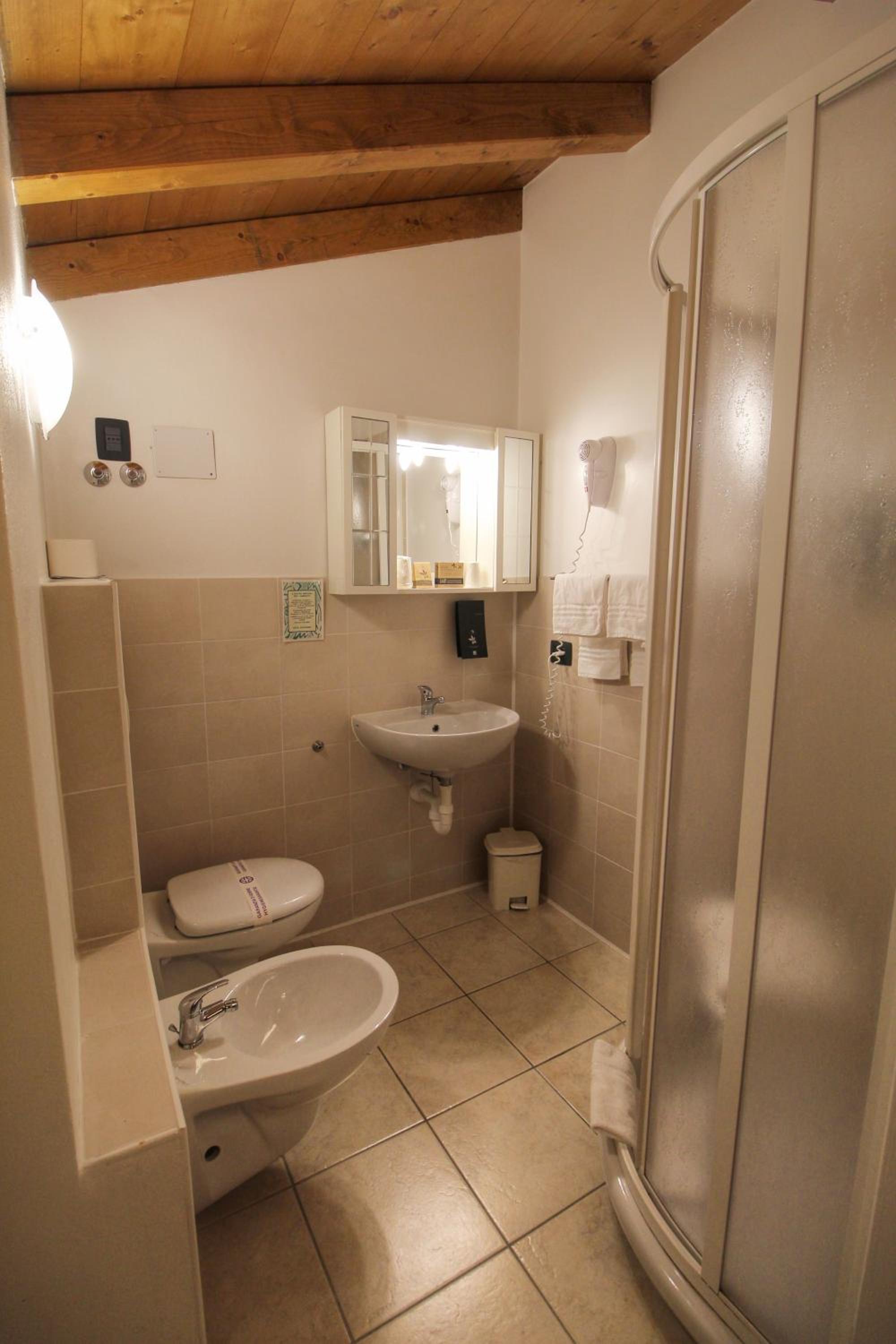 Superior Double Room - Photo 8