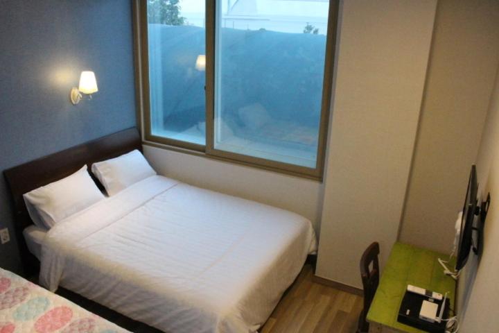 Triple Room with Private Bathroom - Photo 6