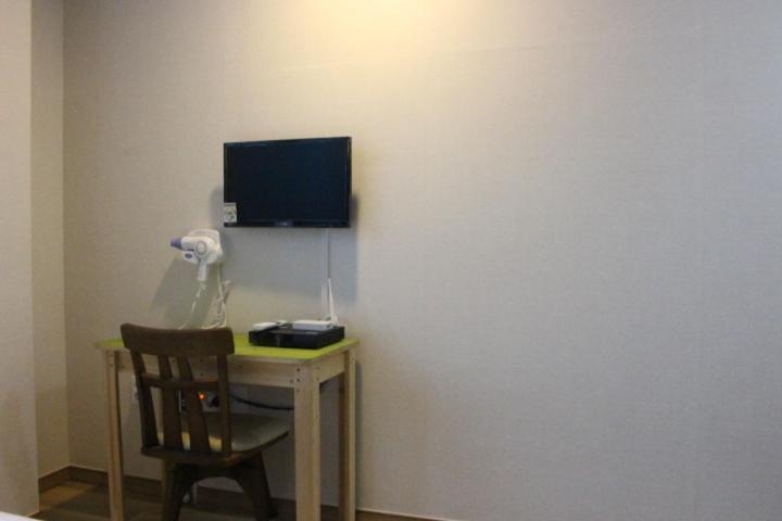 Double Room with Private Bathroom - Photo 1