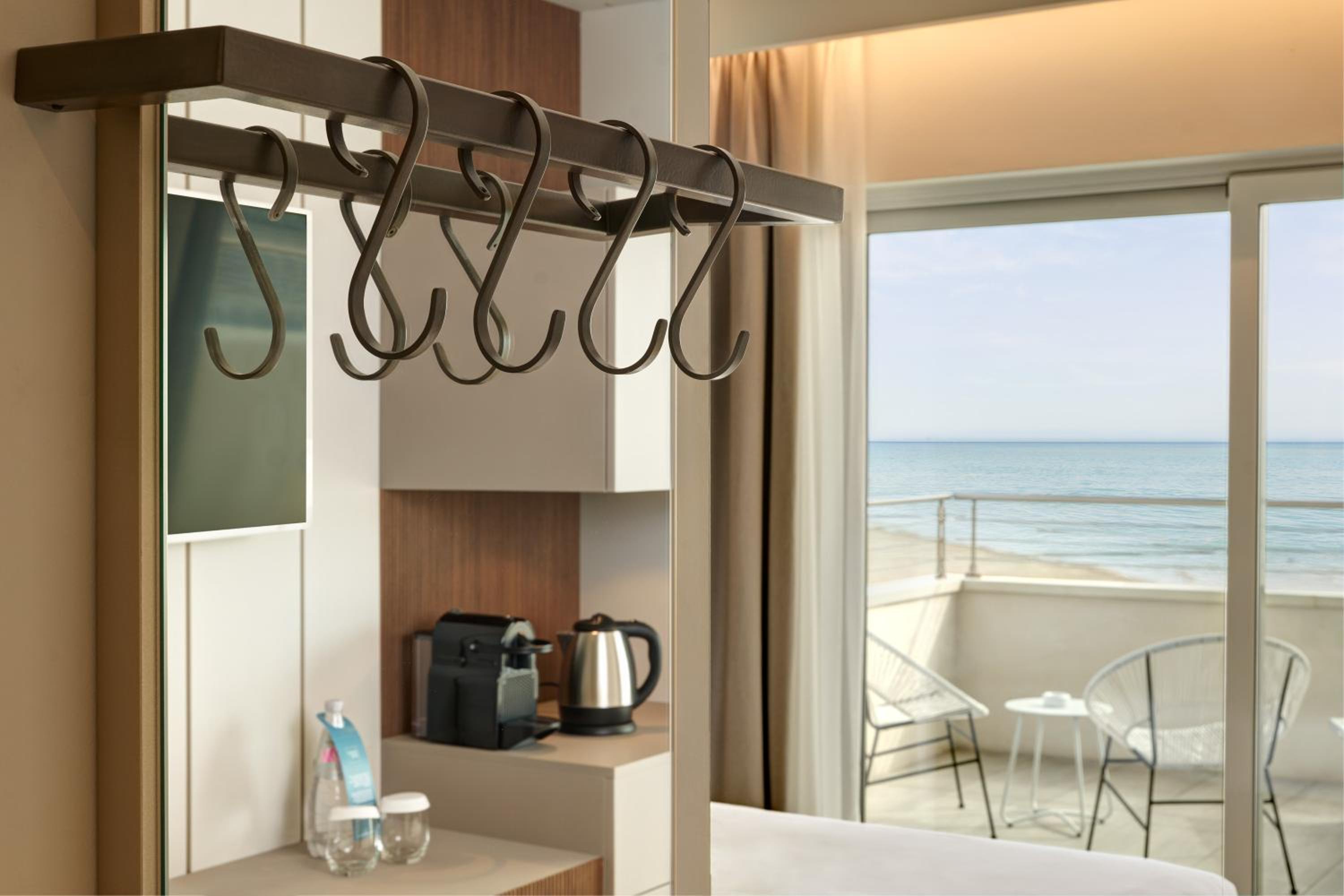 Double or Twin Room with Sea View photo 3