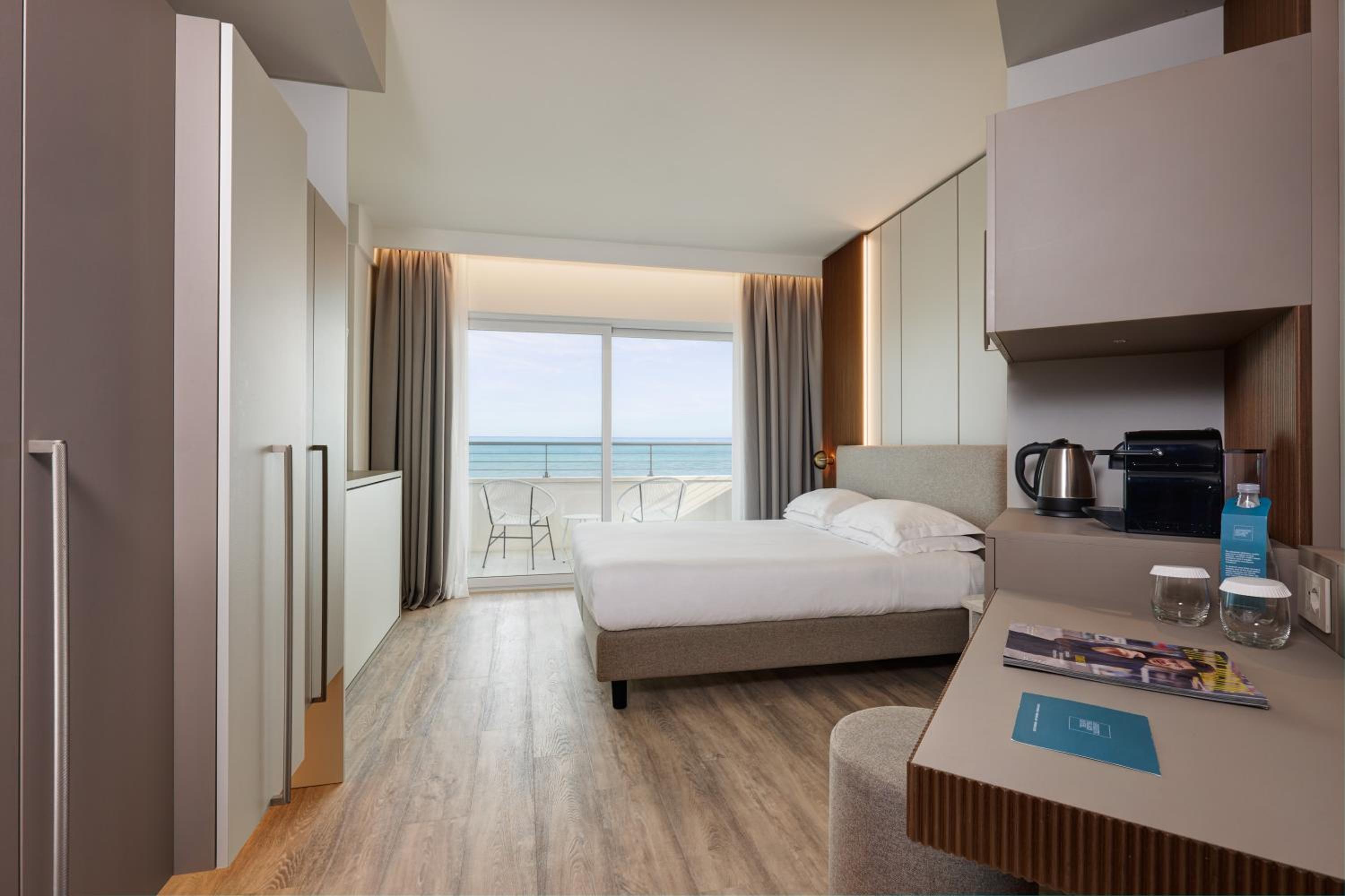 Family Room with Sea View (2 Adults + 2 Children) photo 2