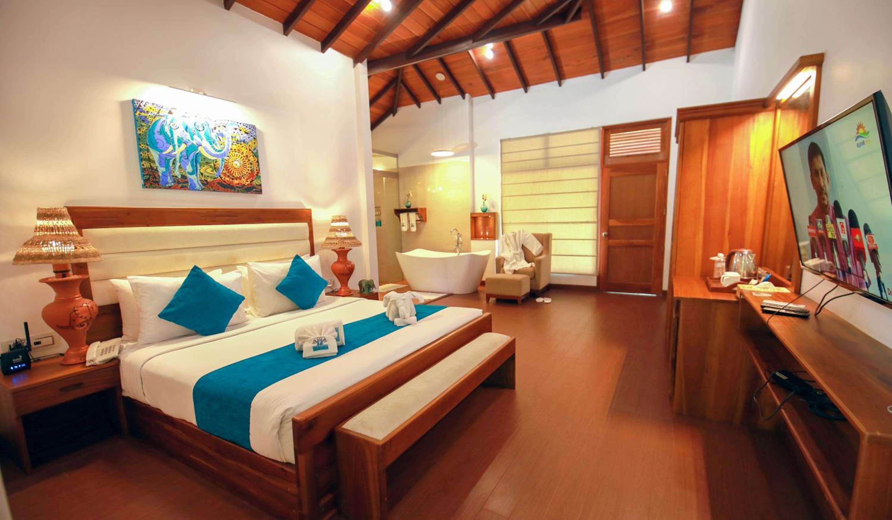 Deluxe Suite - Photo 12