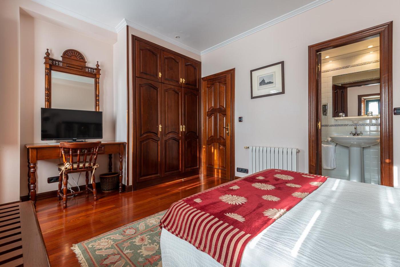 Double Room - Photo 2