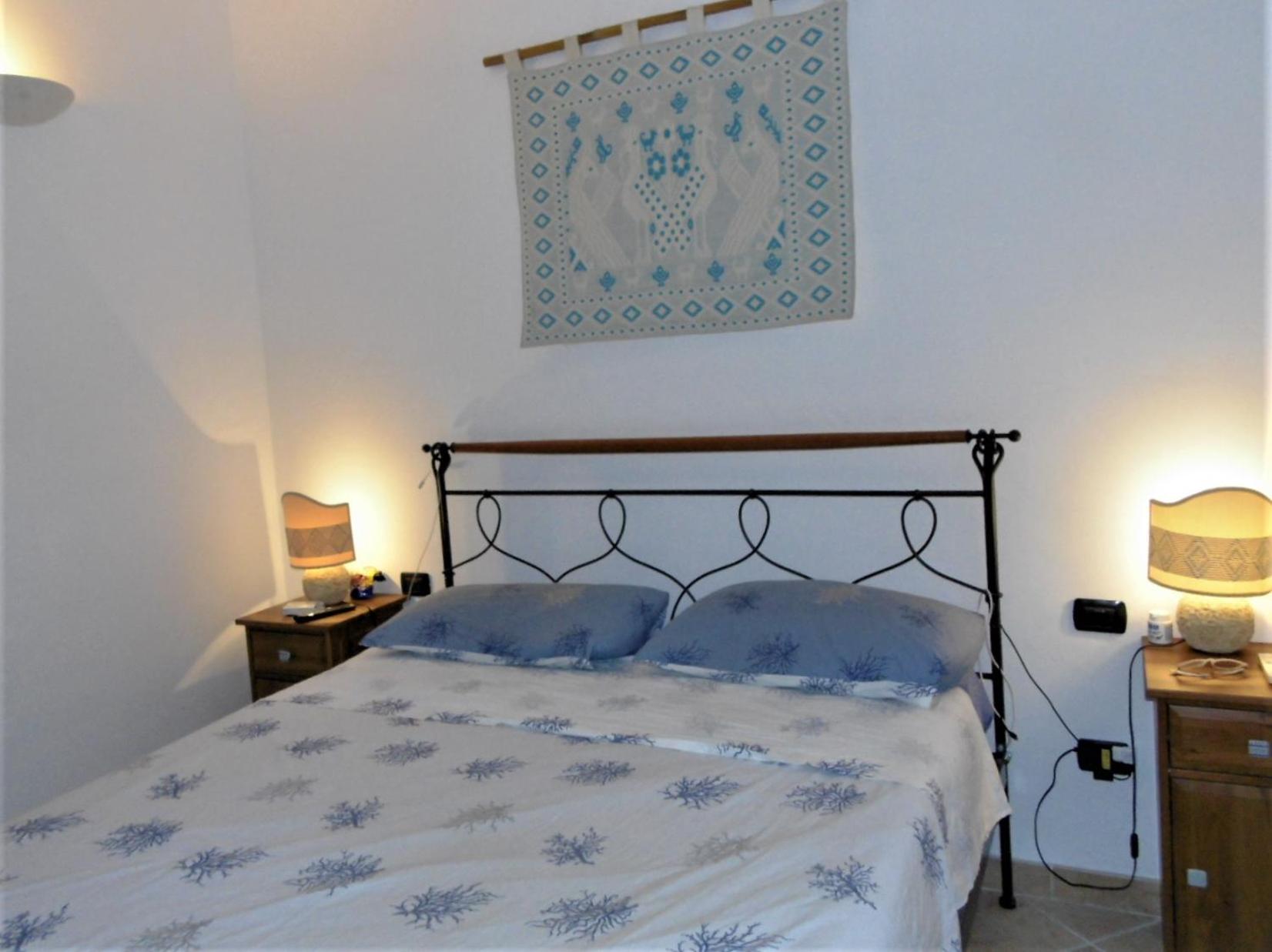 Five-Bedroom House photo 1