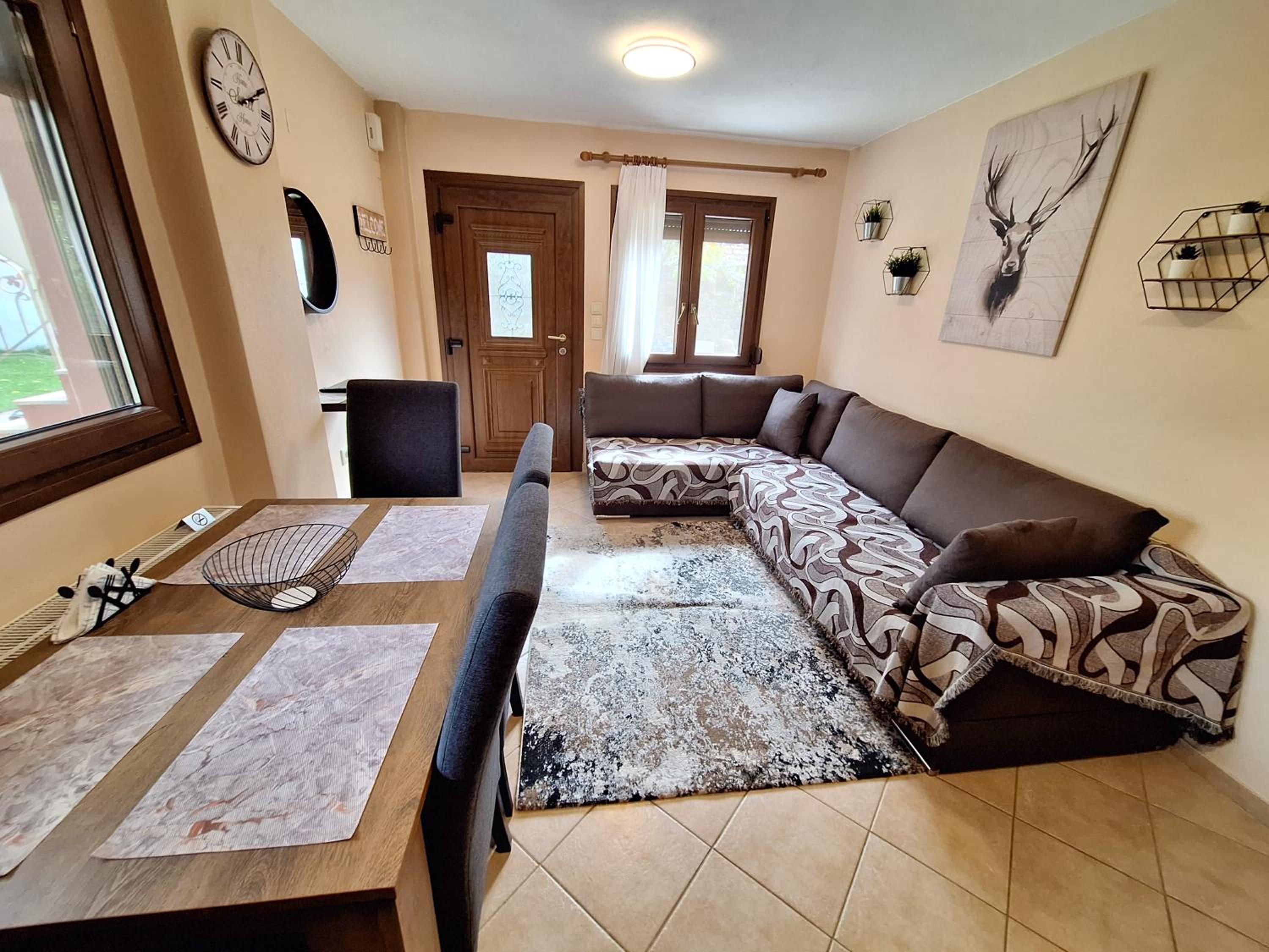 One-Bedroom Apartment - Photo 1