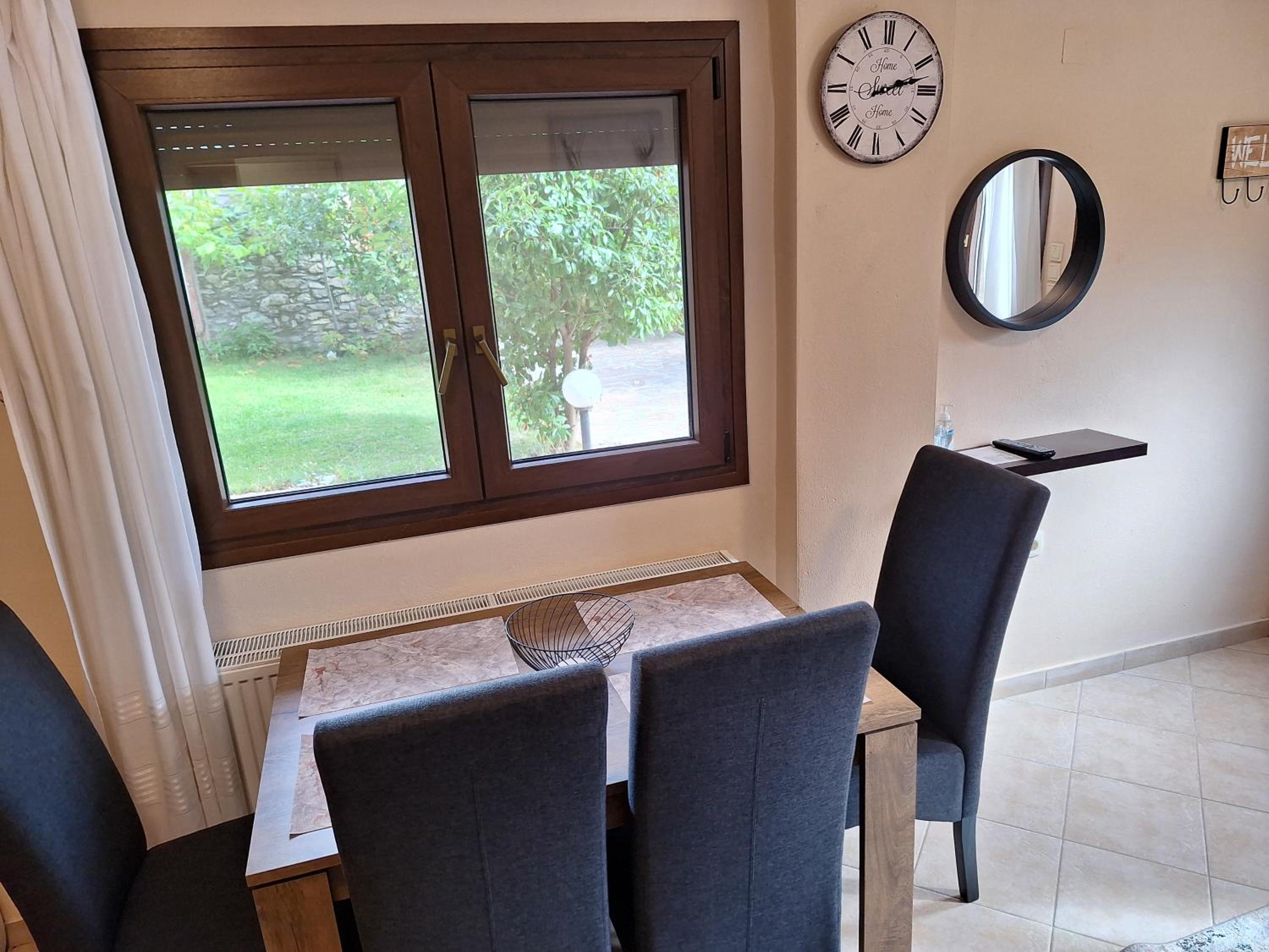 One-Bedroom Apartment - Photo 2