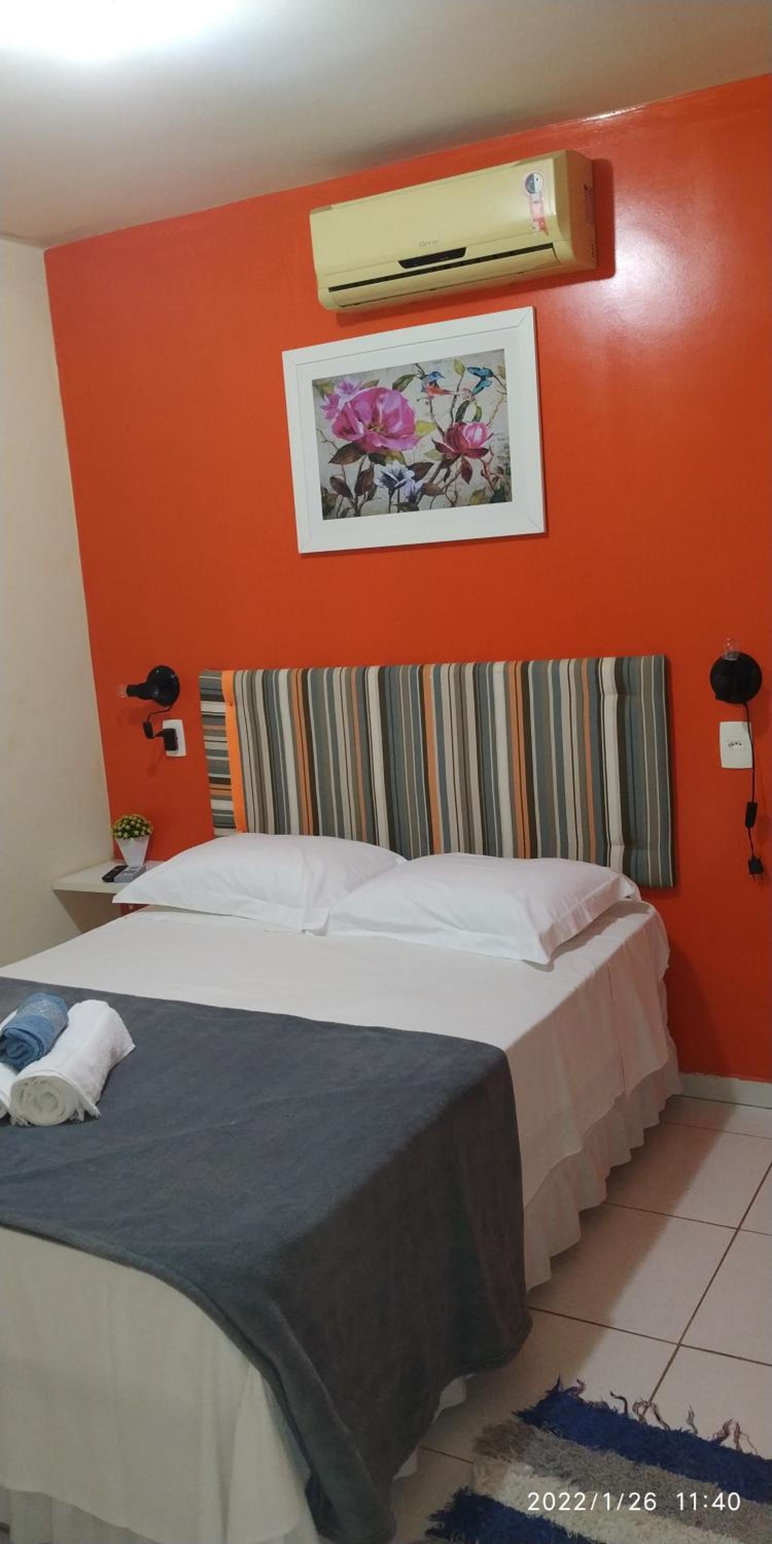 Eight-Bedroom House photo 1