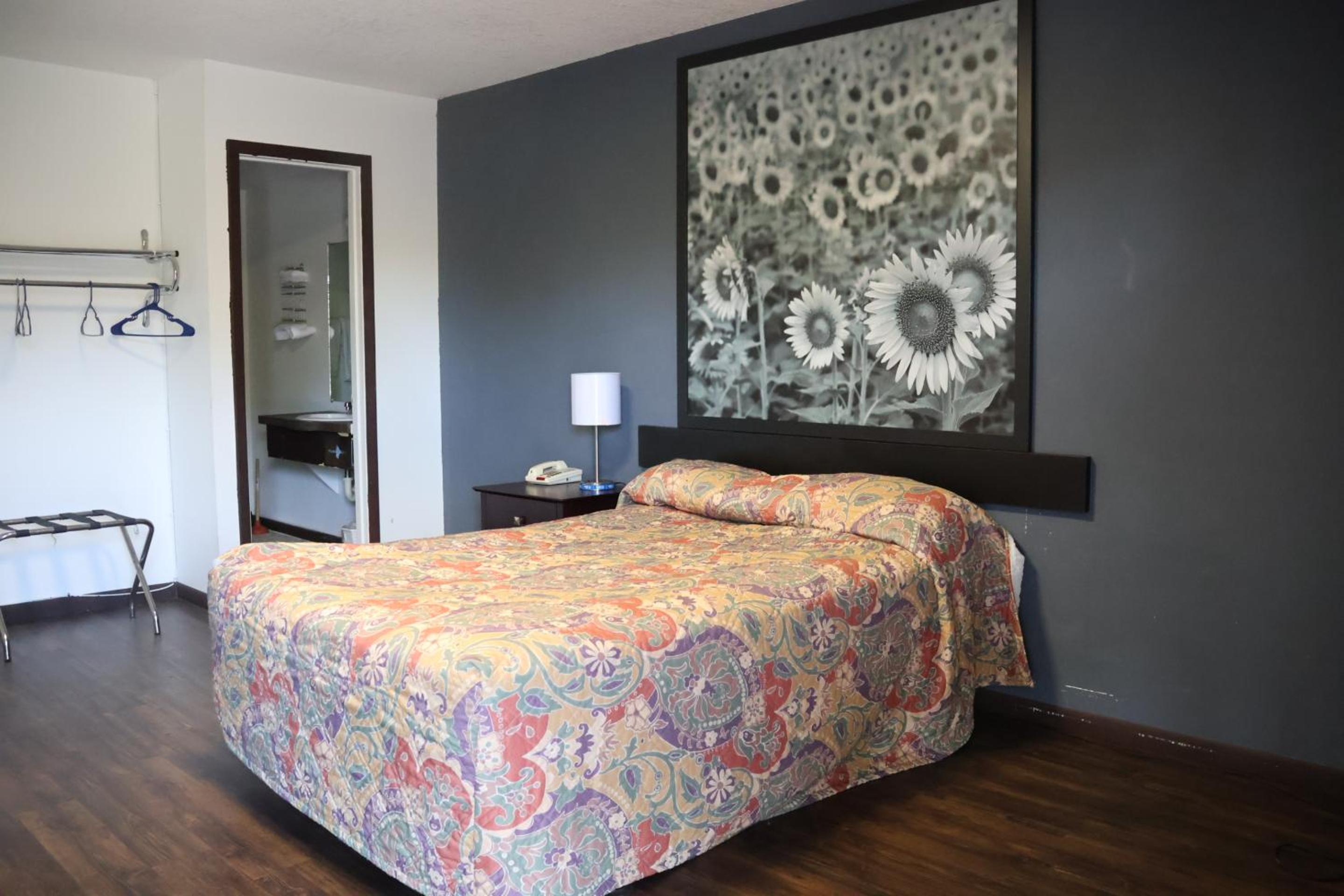 Queen Bed photo 3