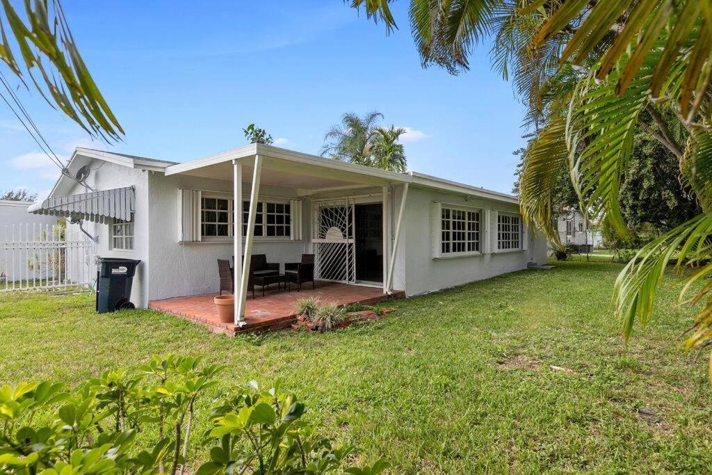 Three-Bedroom House photo 3