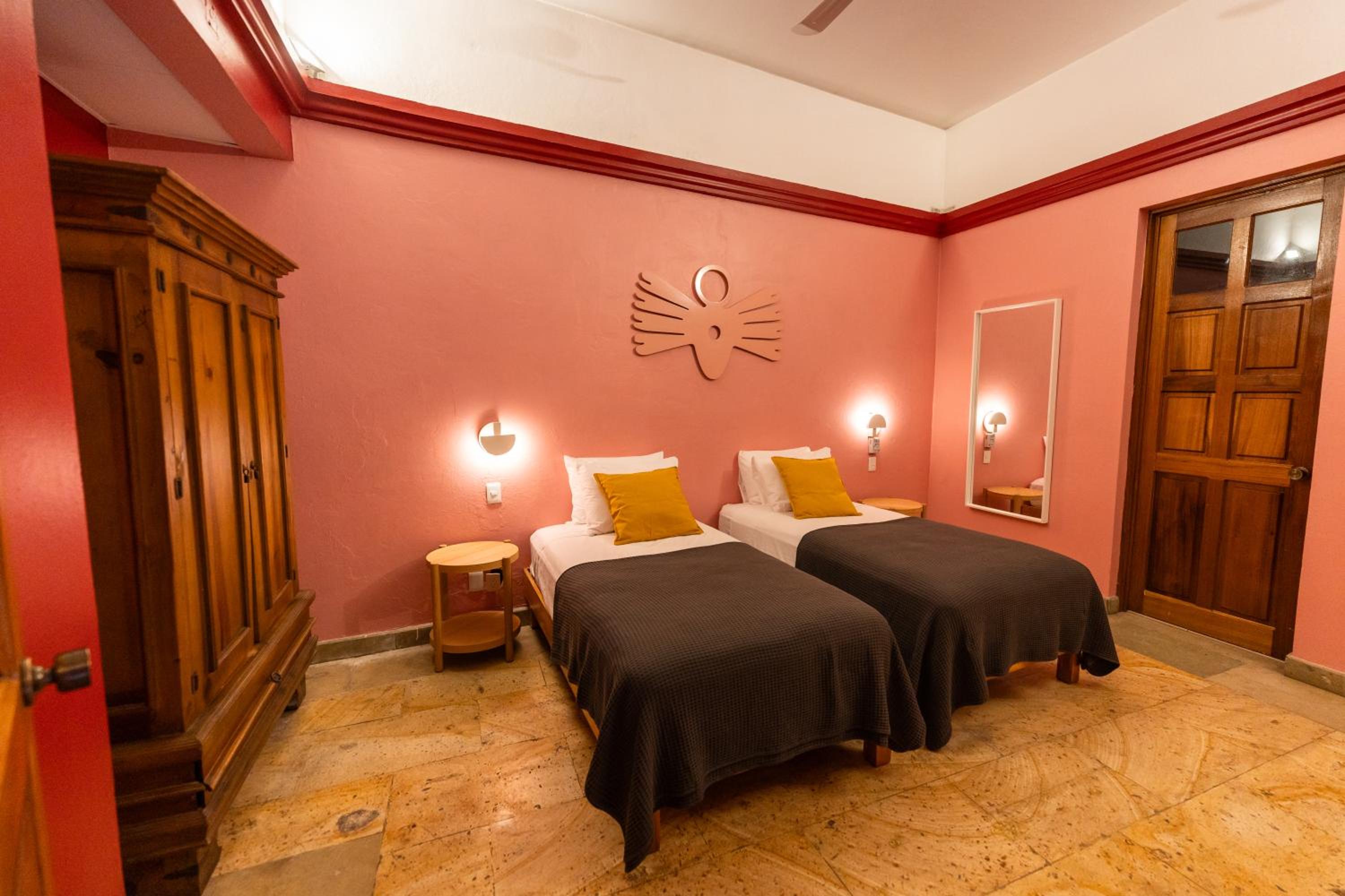 Deluxe Twin Room - Photo 9