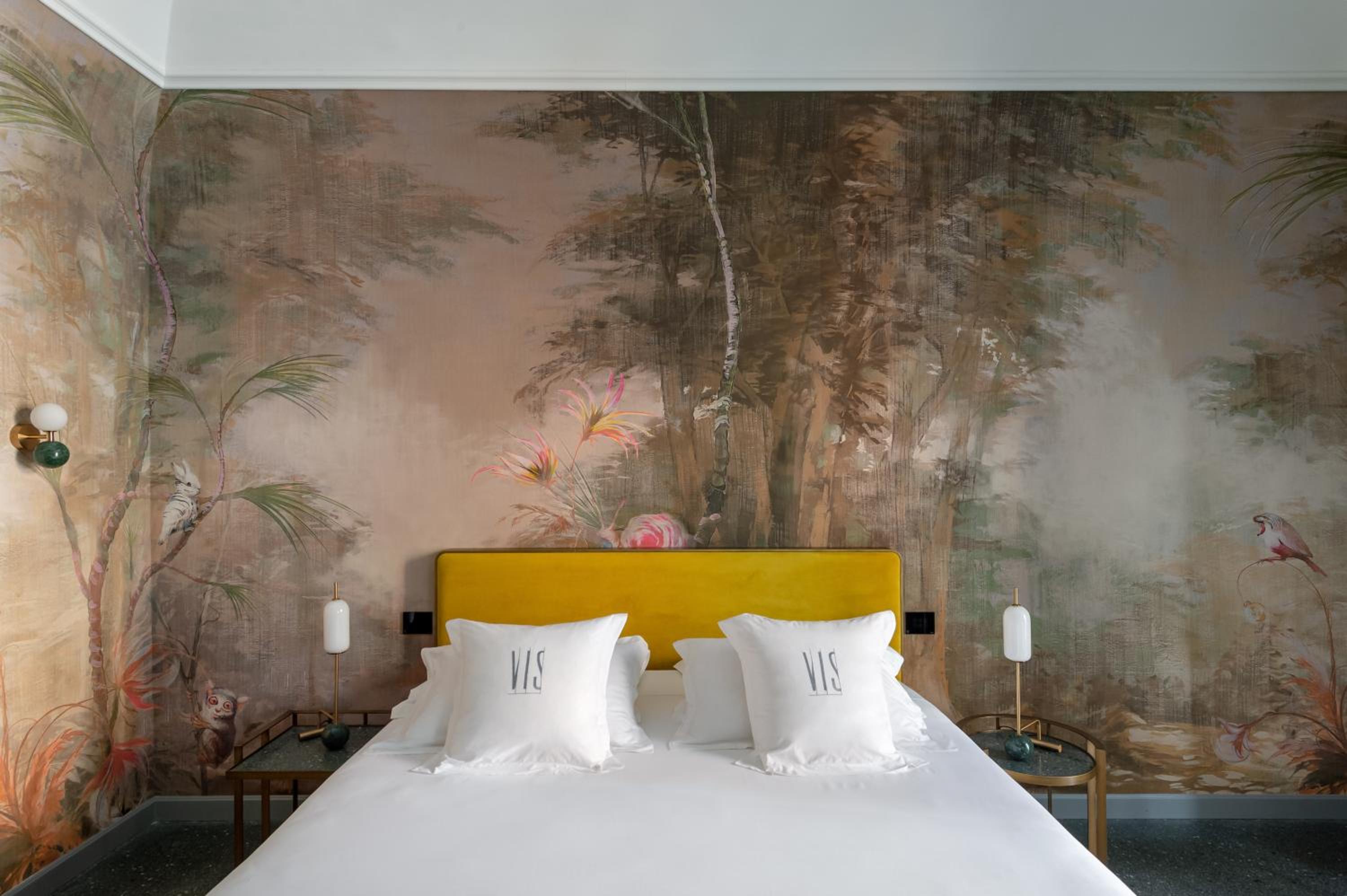 Deluxe Queen Suite