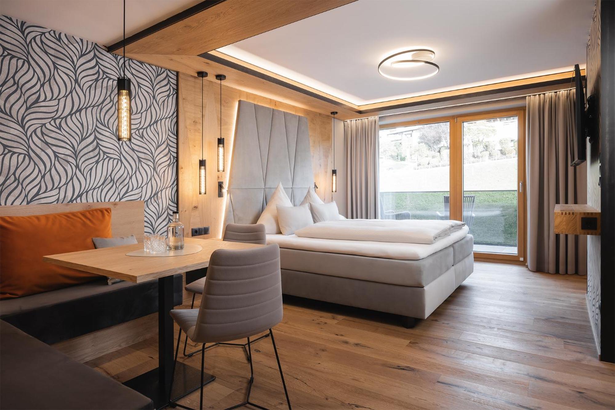 Suite - Photo 1