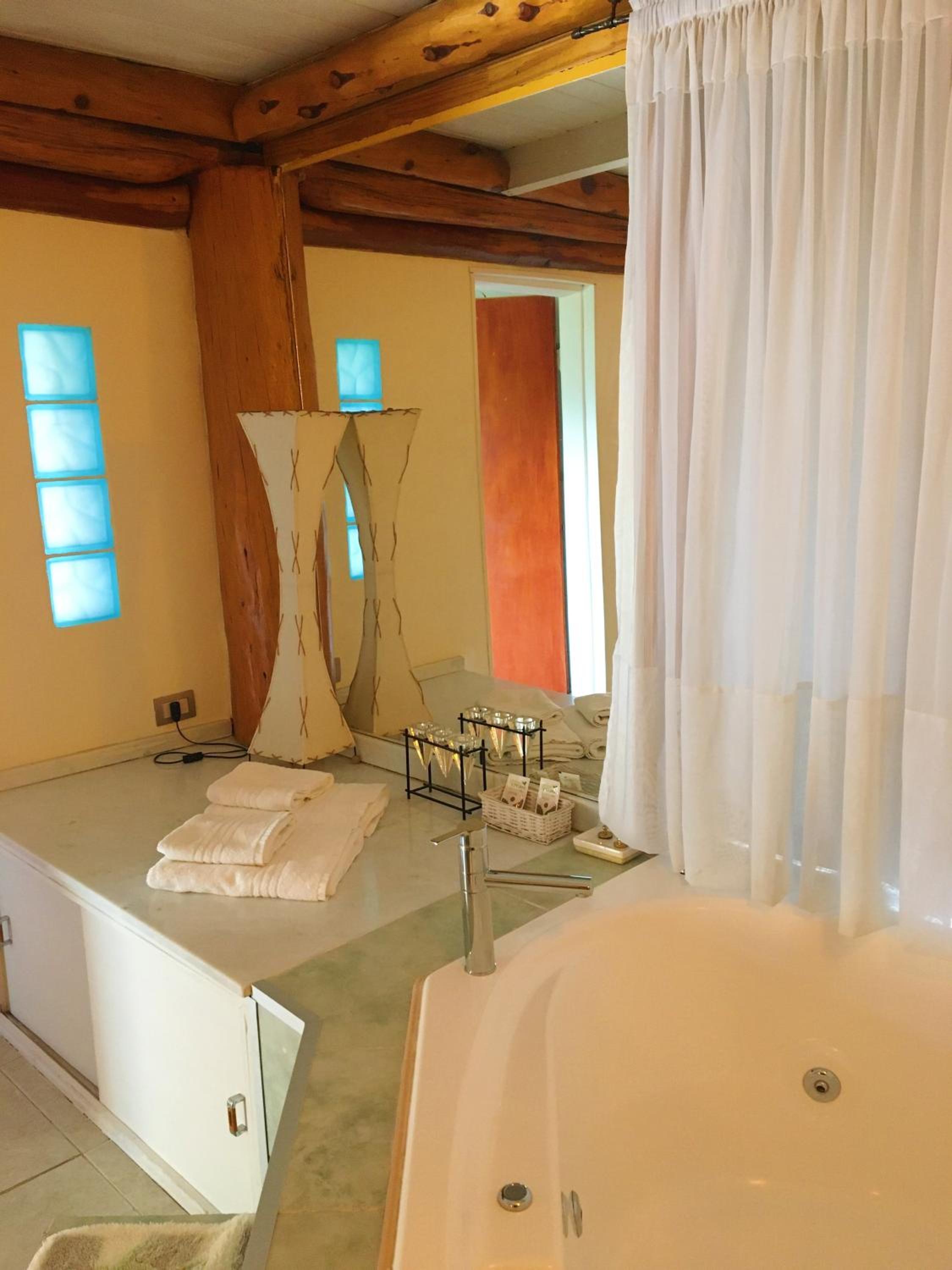 King Room with Spa Bath photo 2