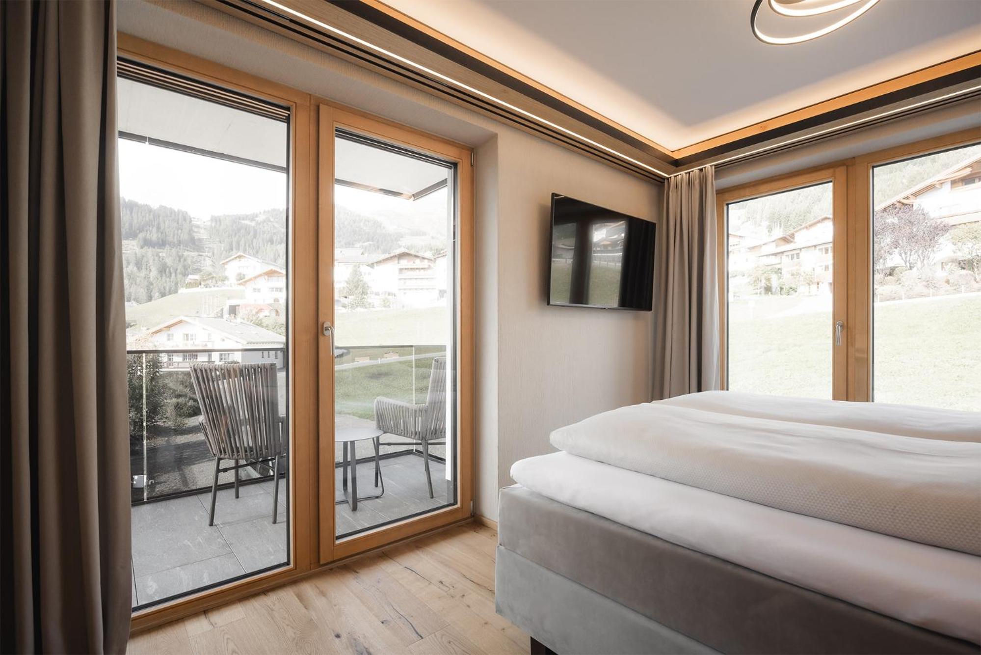 Superior Suite - Photo 3