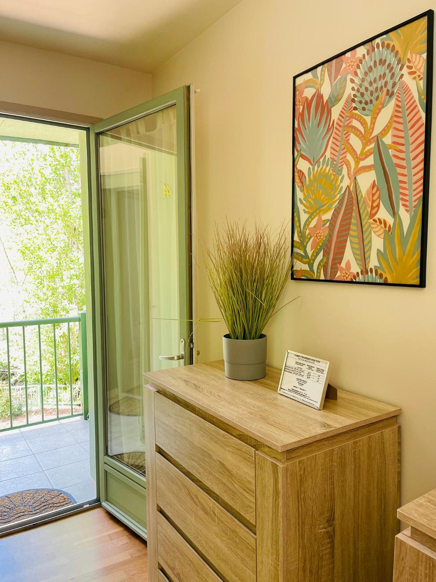 Family Room - Photo 2
