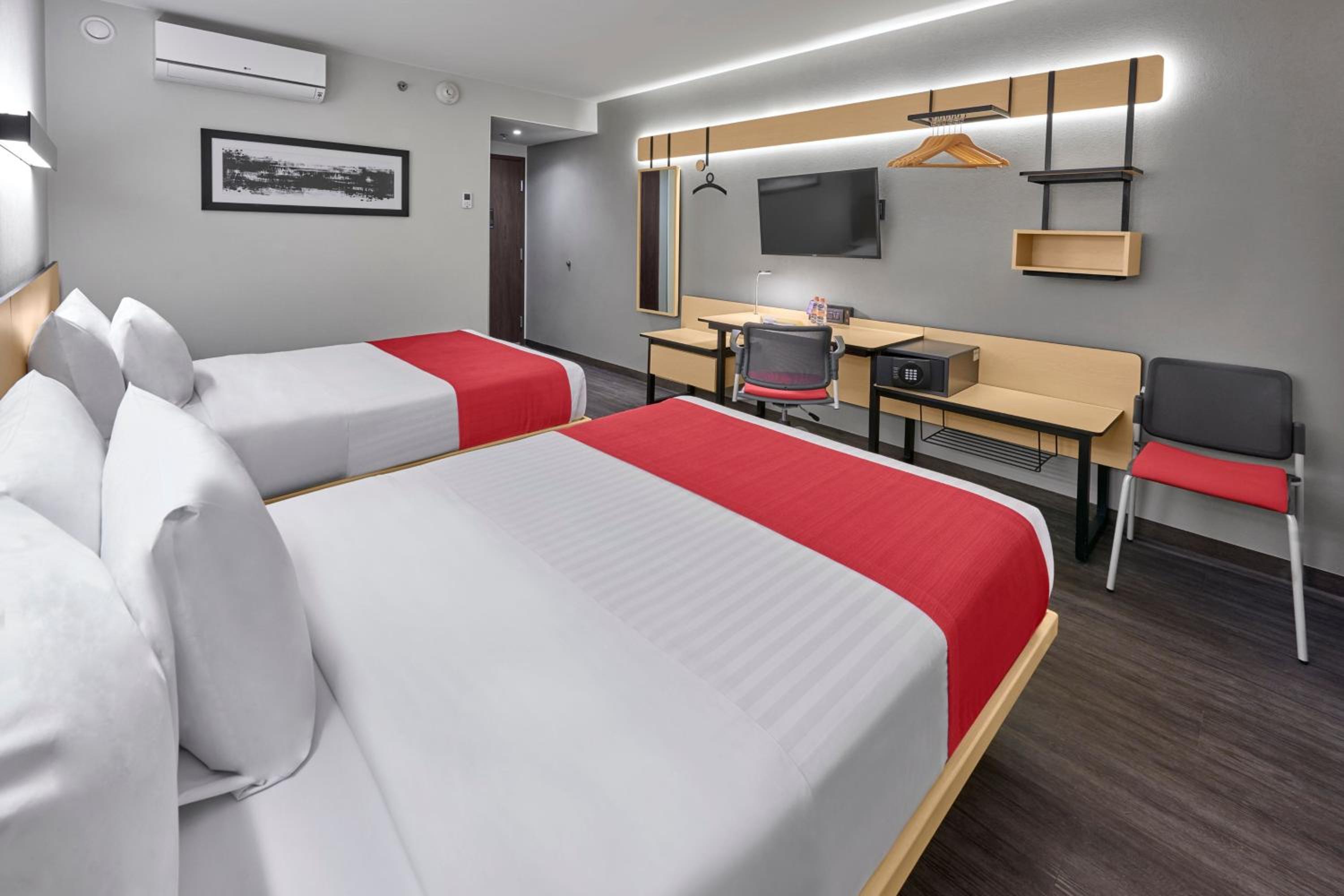 Double Room with Two Double Beds - Photo 8