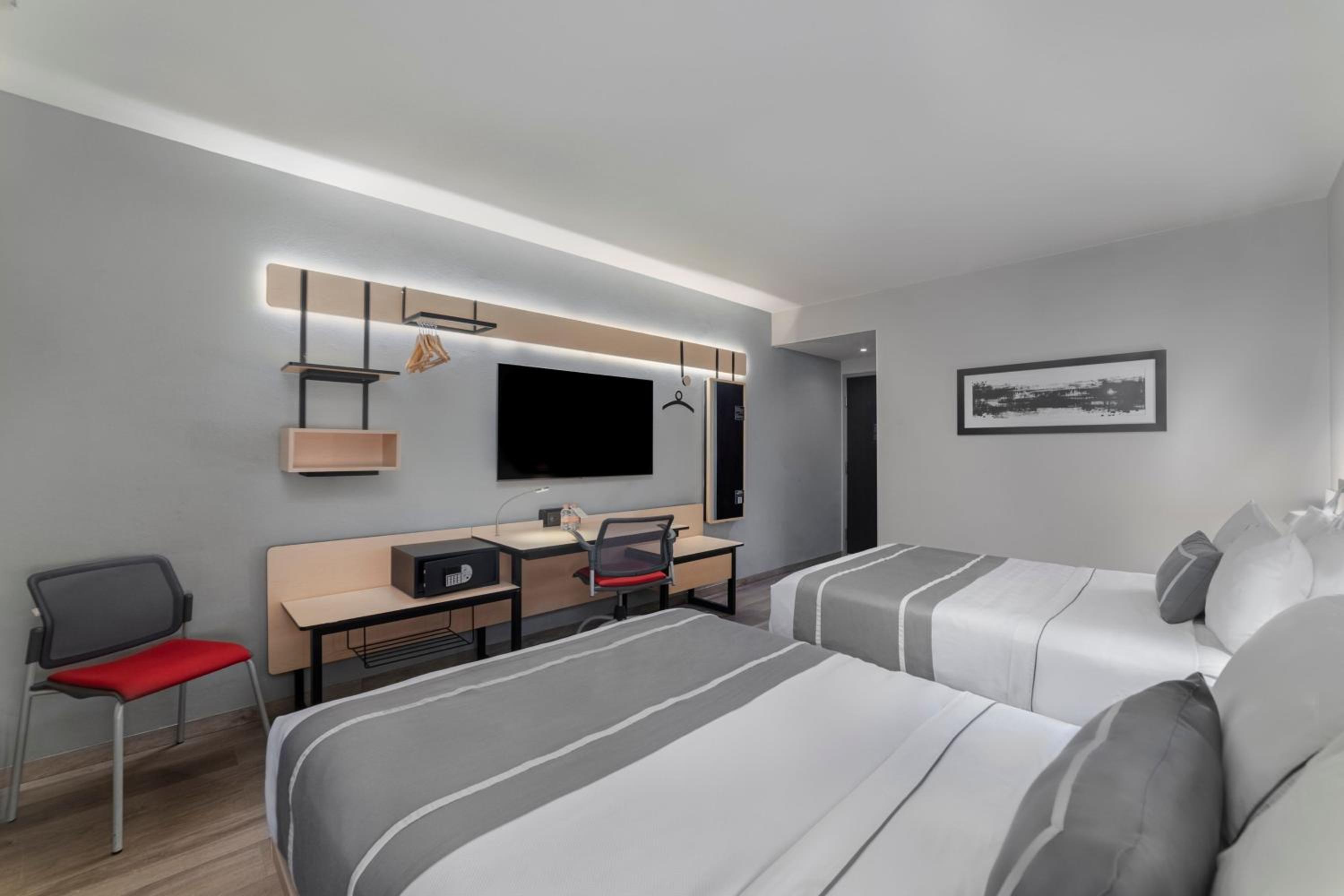 Double Room with Two Double Beds - Photo 3