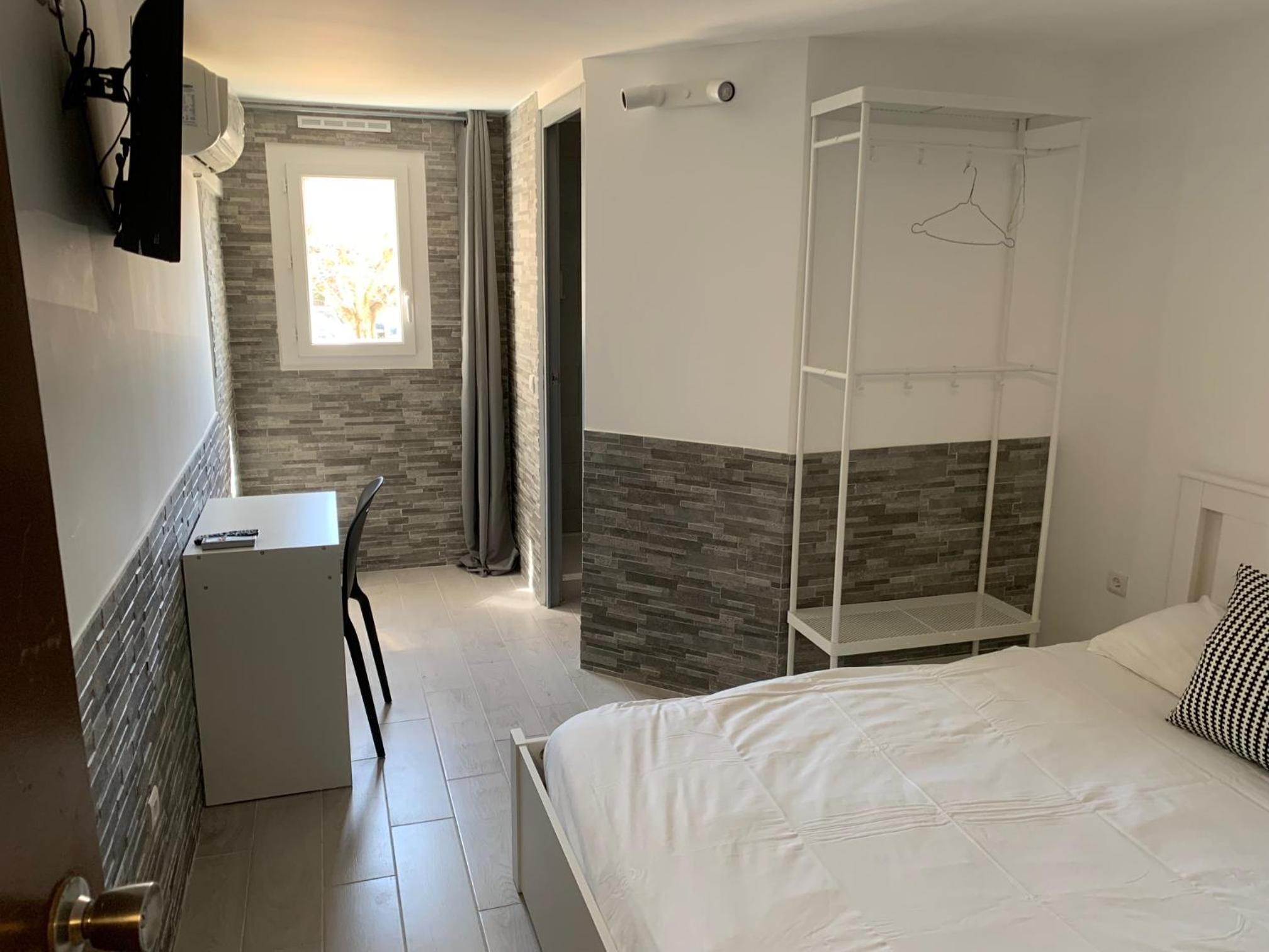 Double Room - Photo 3