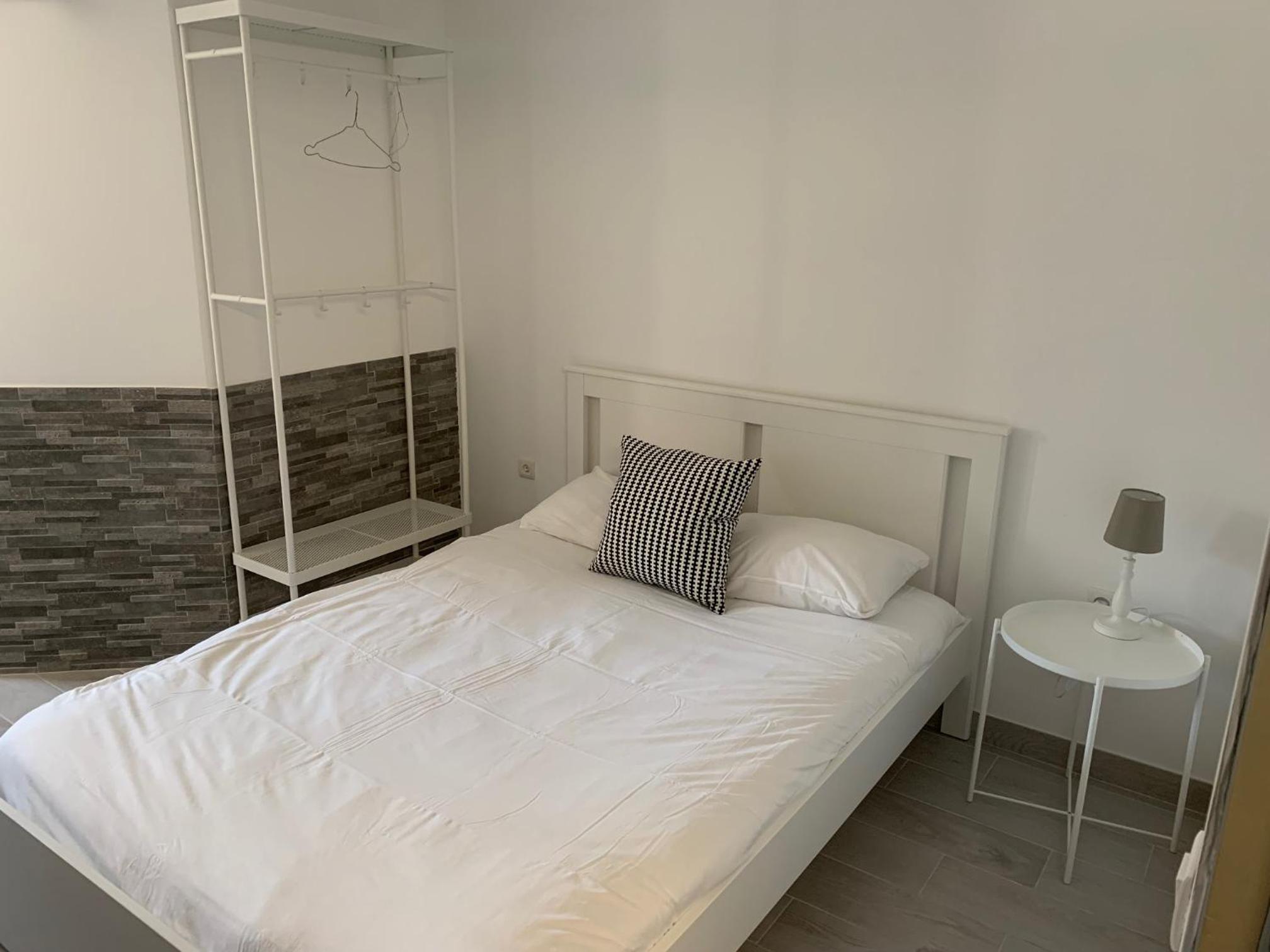 Triple Room with 1 Double Bed and 1 Single Bed - Photo 3