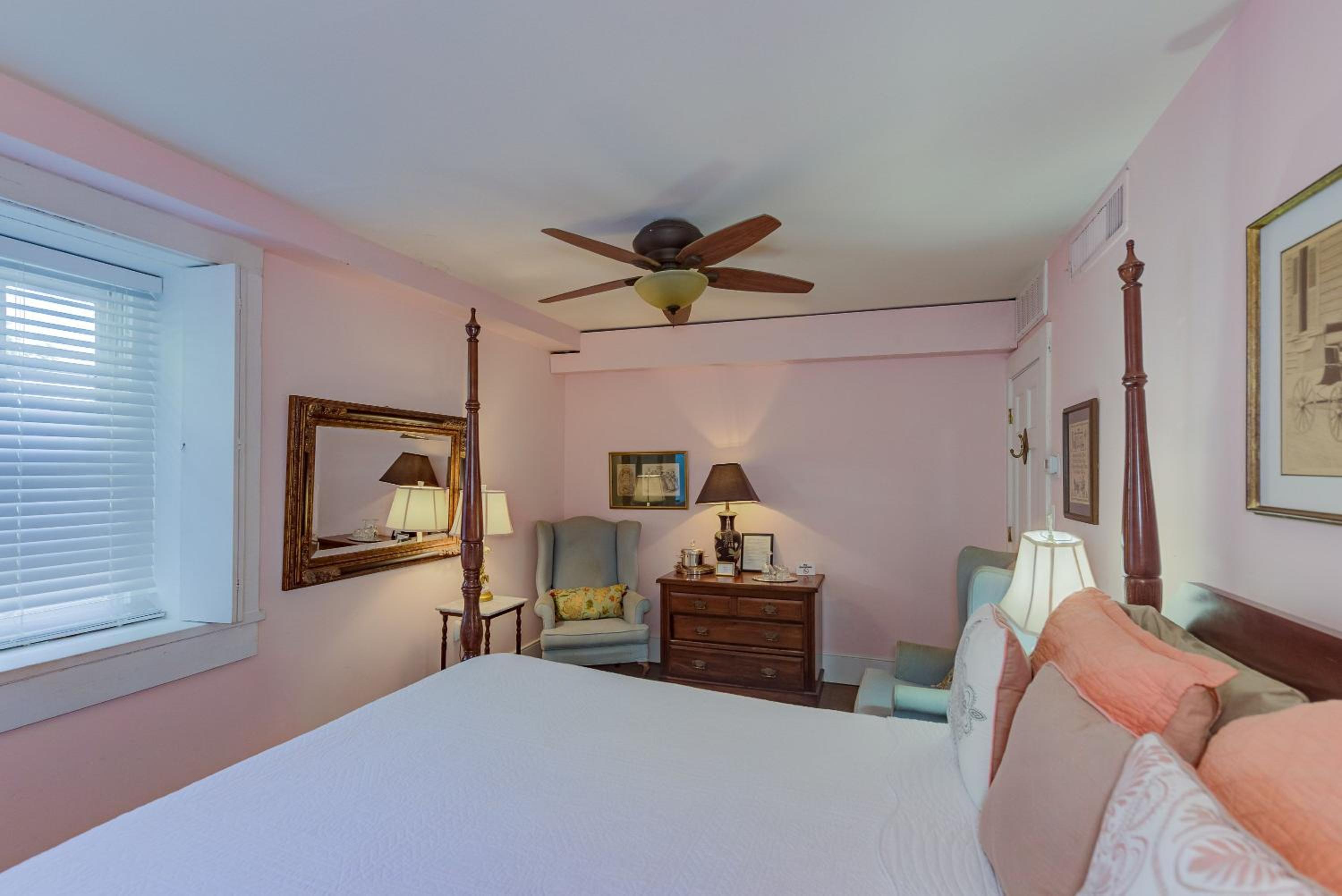 Standard Queen Room