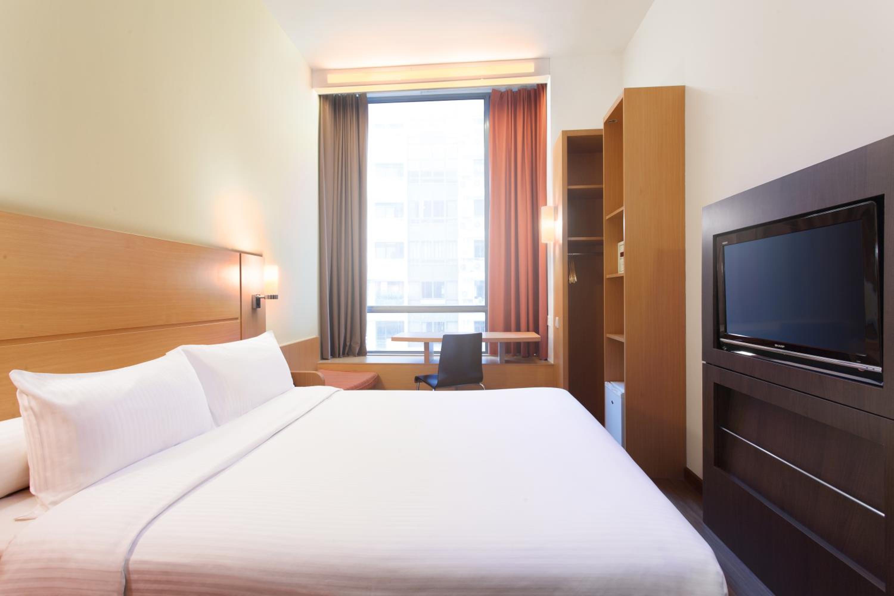 Standard Double Room with 1 Queen Bed photo 1