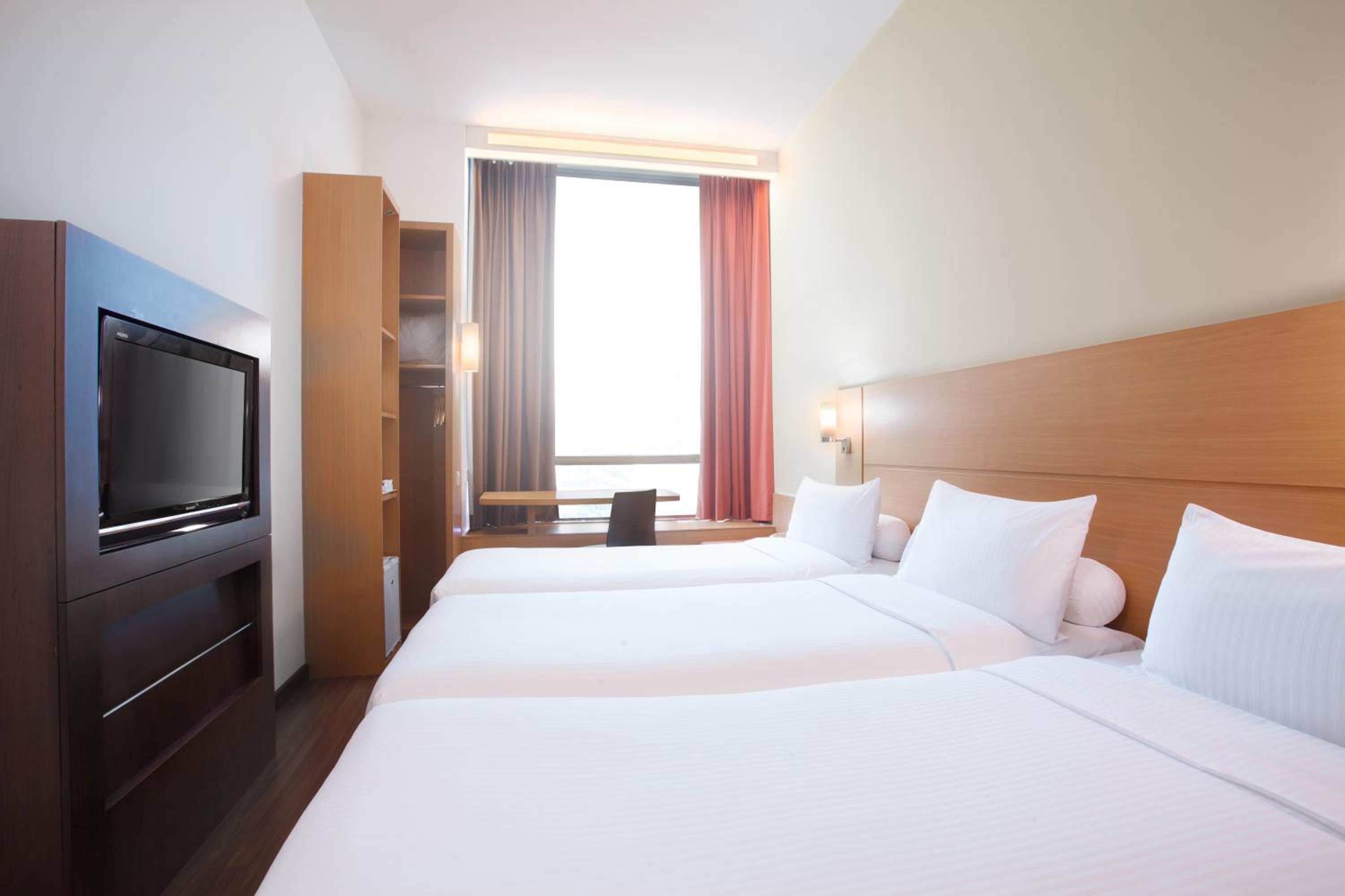 Standard Triple Room with 3 Single Beds photo 1