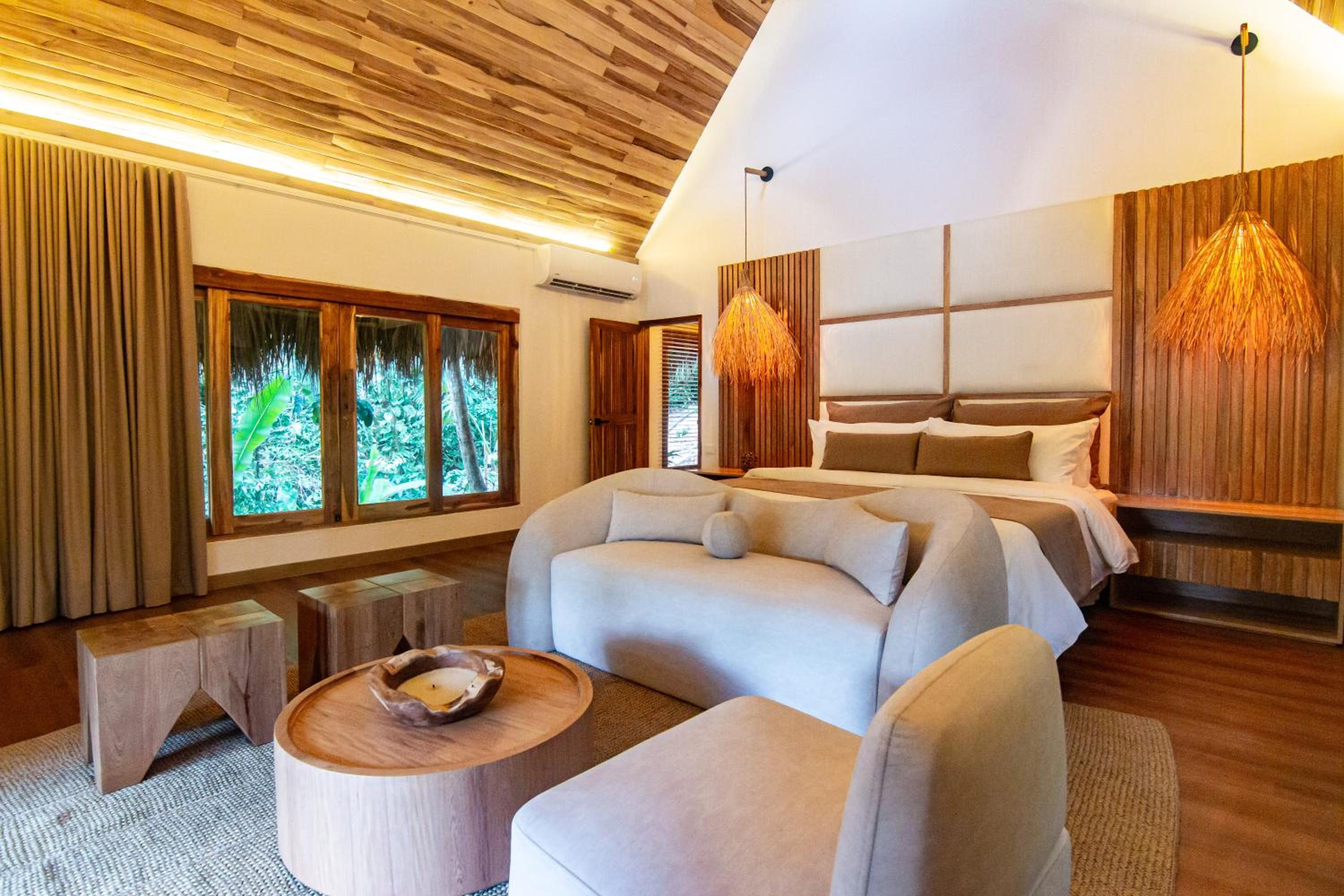 Queen Suite with Spa Bath