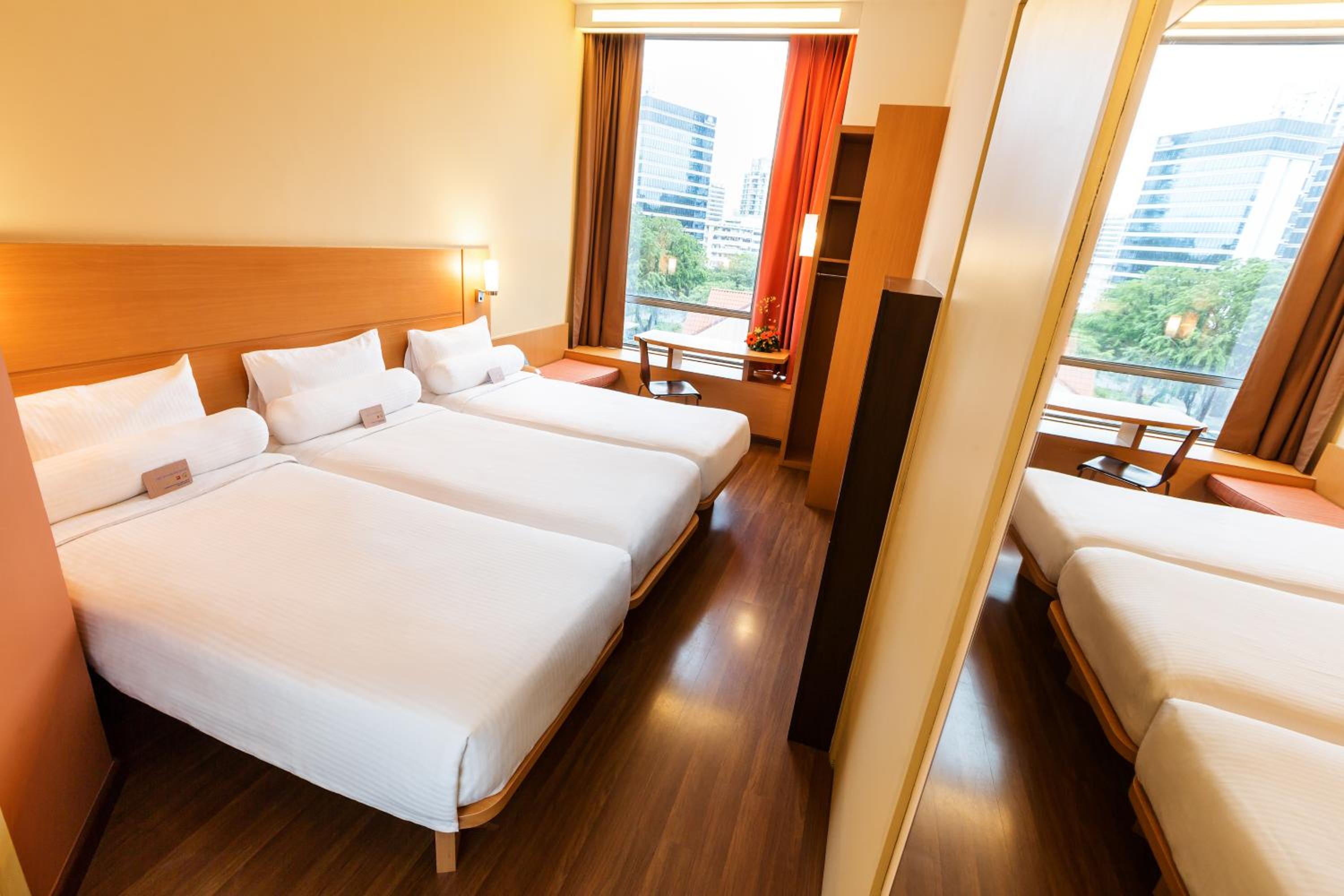Standard Triple Room with 3 Single Beds photo 3