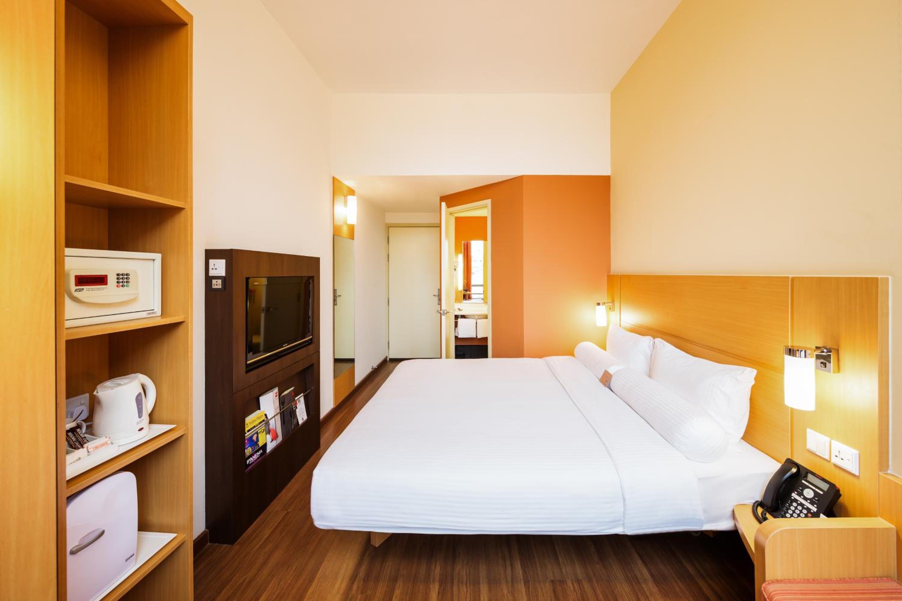 Standard Double Room with 1 Queen Bed photo 3