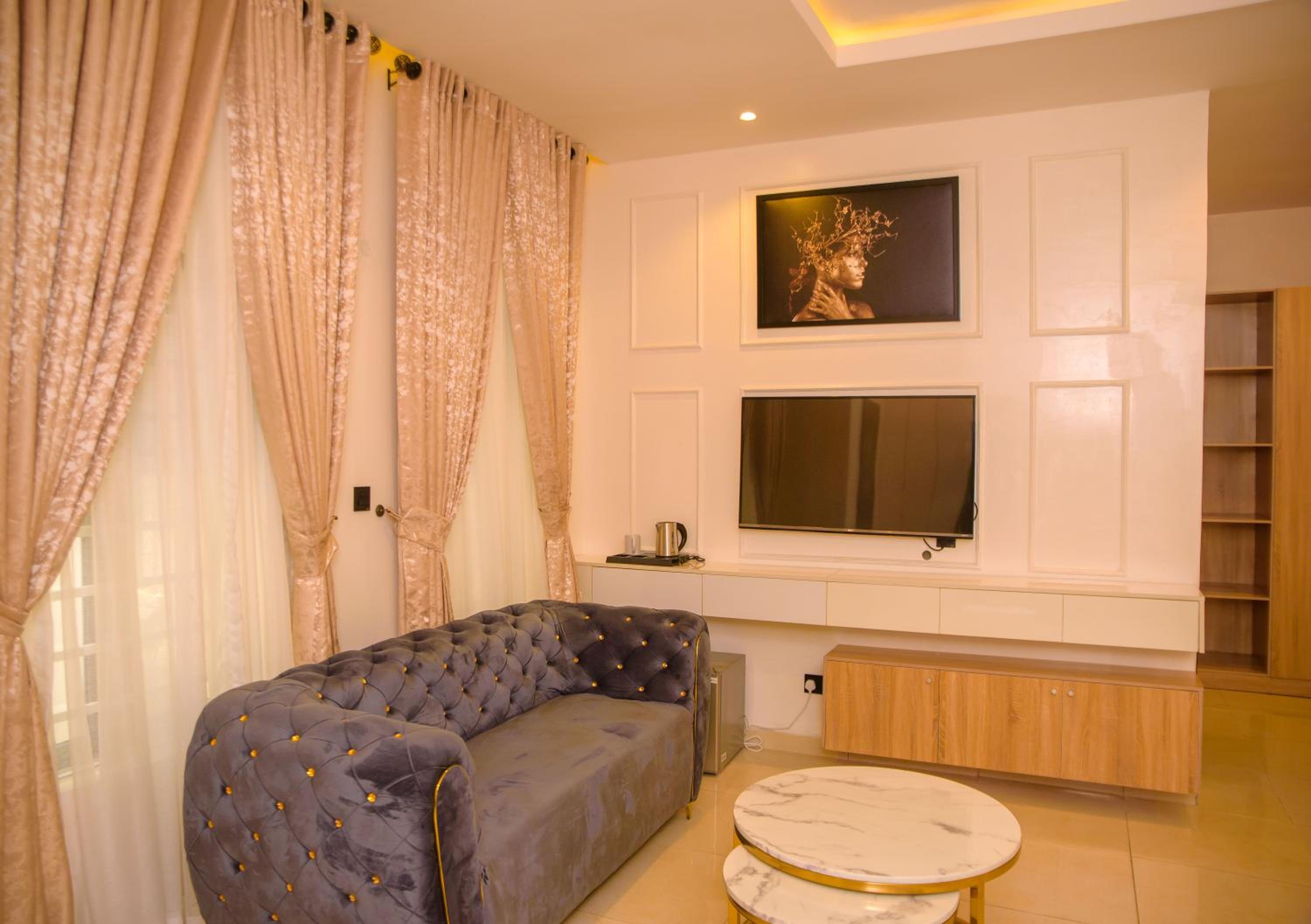 King Suite with Balcony photo 2