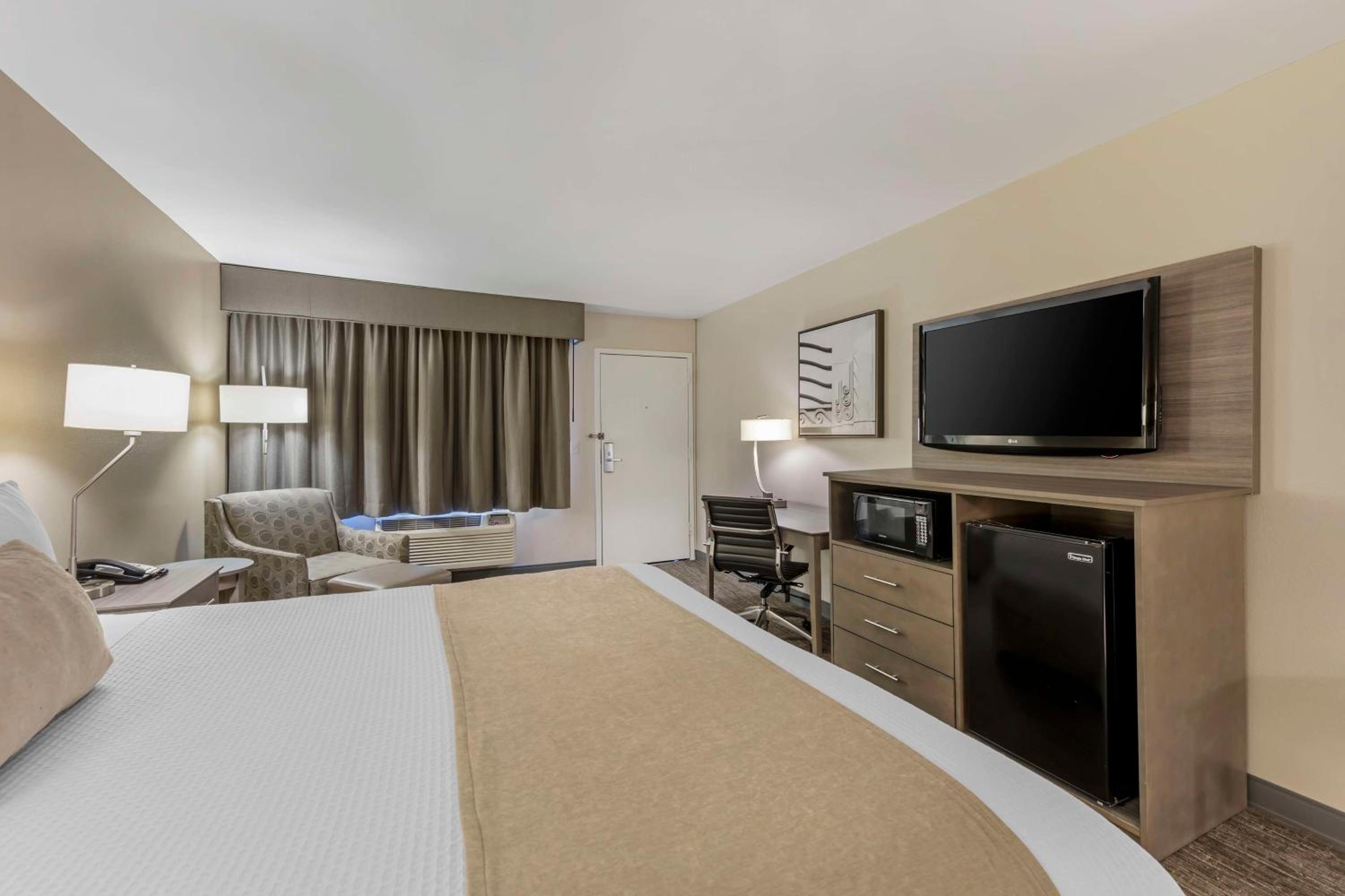 Business King Room - Non-Smoking - Photo 3